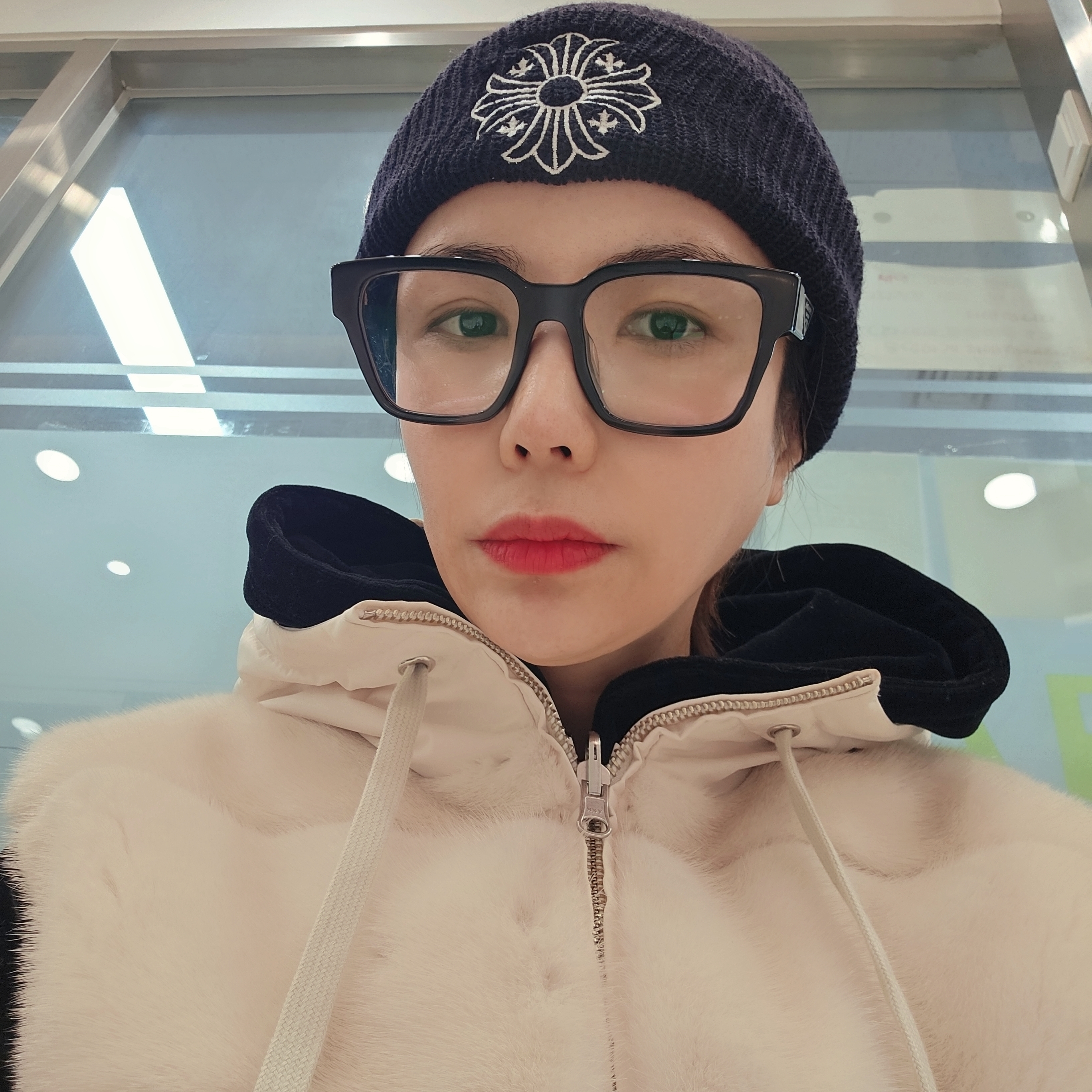 Chrome Hearts Wool Beanie Black White, Supreme x Martine Rose Velour Track Jacket Brown - 24FW 착용 스타일 - 2