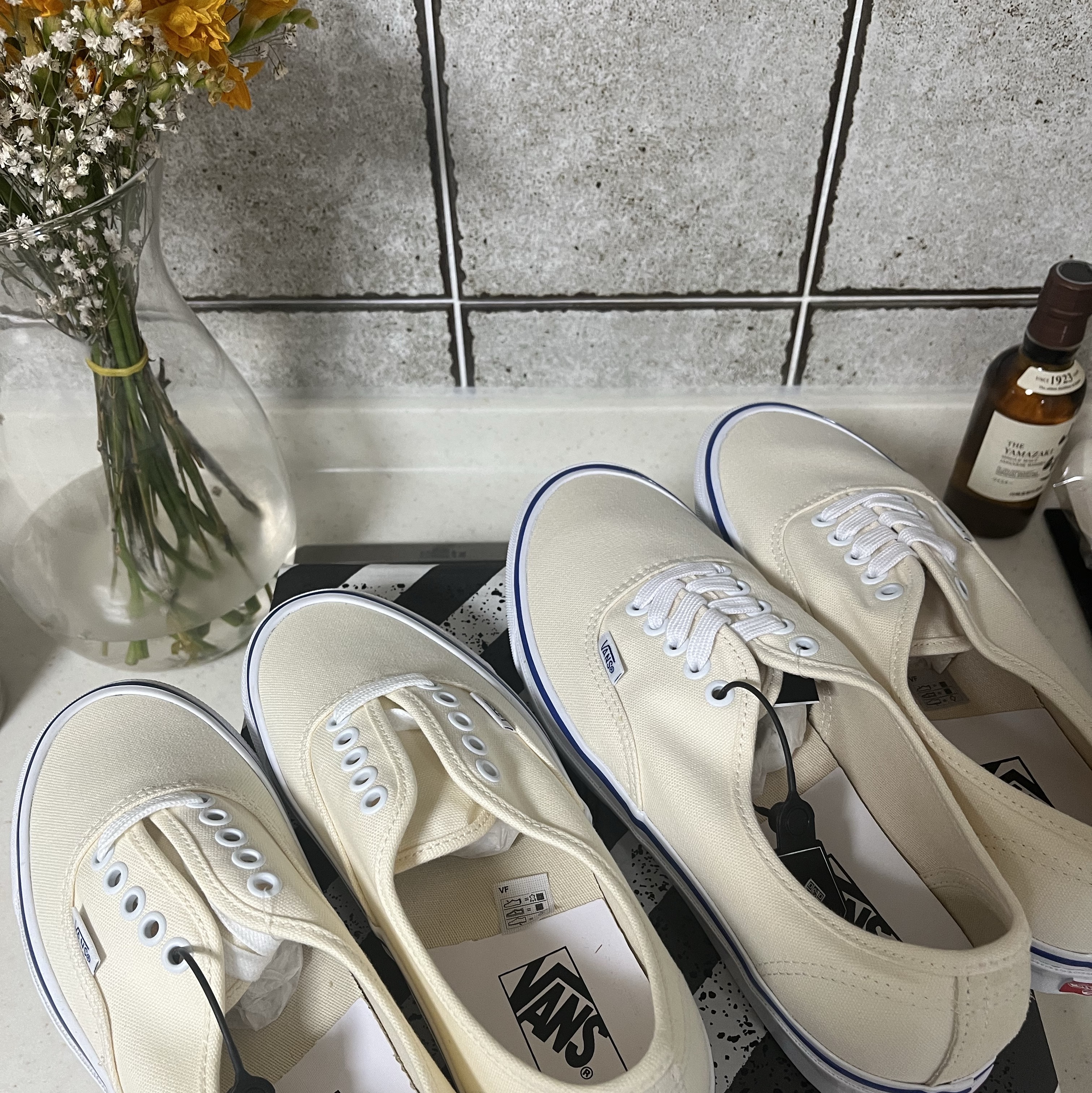 Vans Vault OG Authentic LX Classic White 착용 스타일