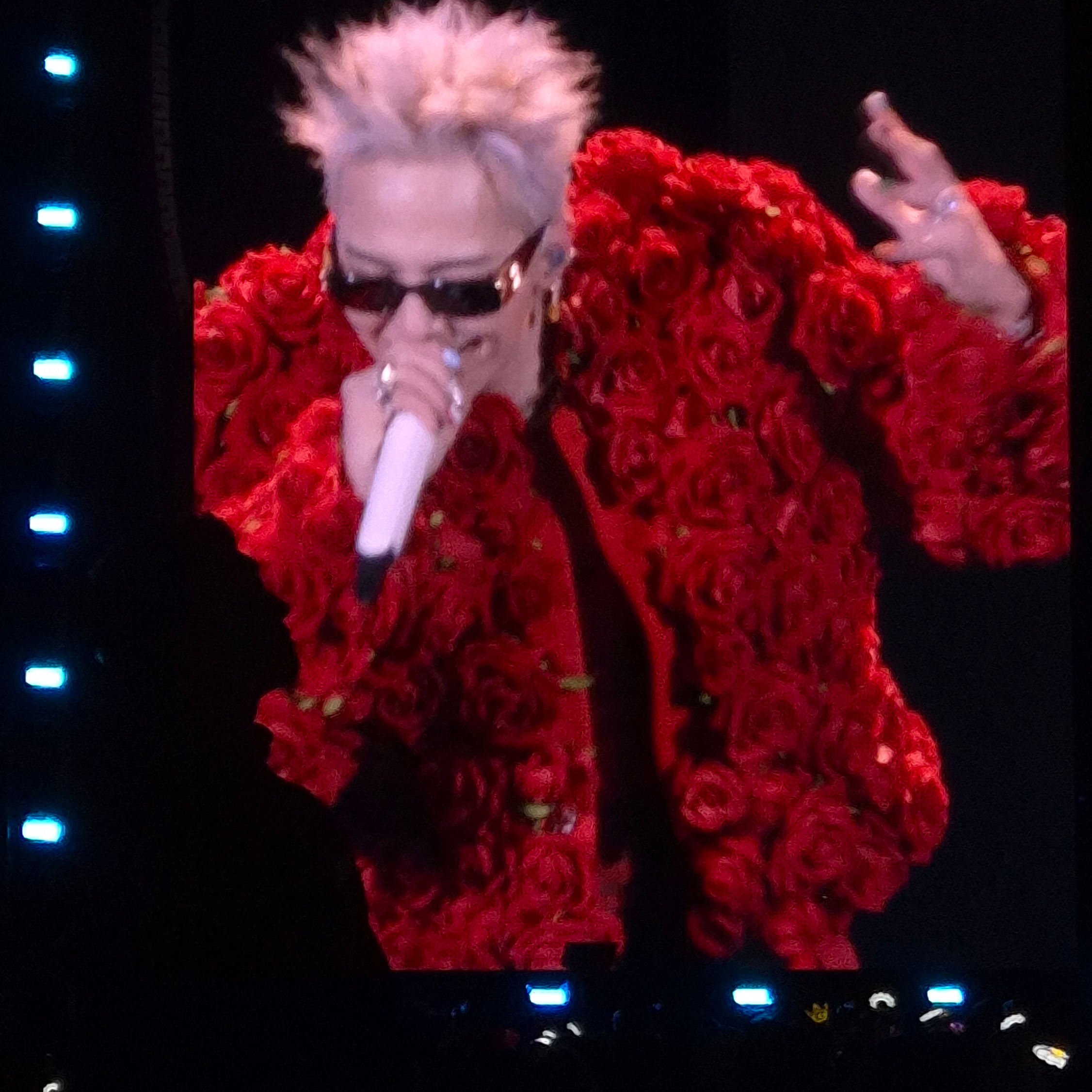 G-DRAGON Power Ball Cap White 착용 스타일 - 1