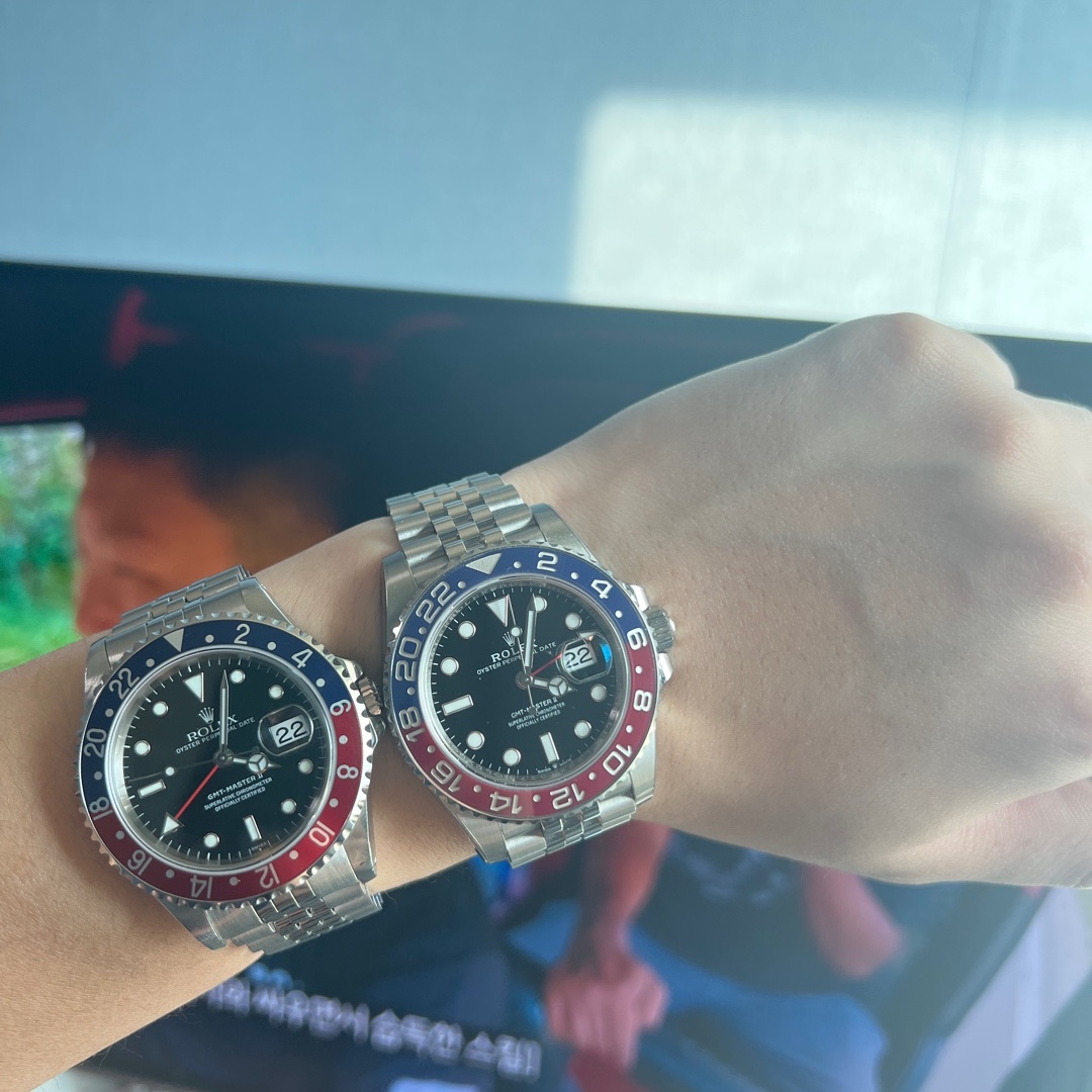 Rolex GMT-Master II 40mm 126710BLRO Black Jubilee 착용 스타일 - 2