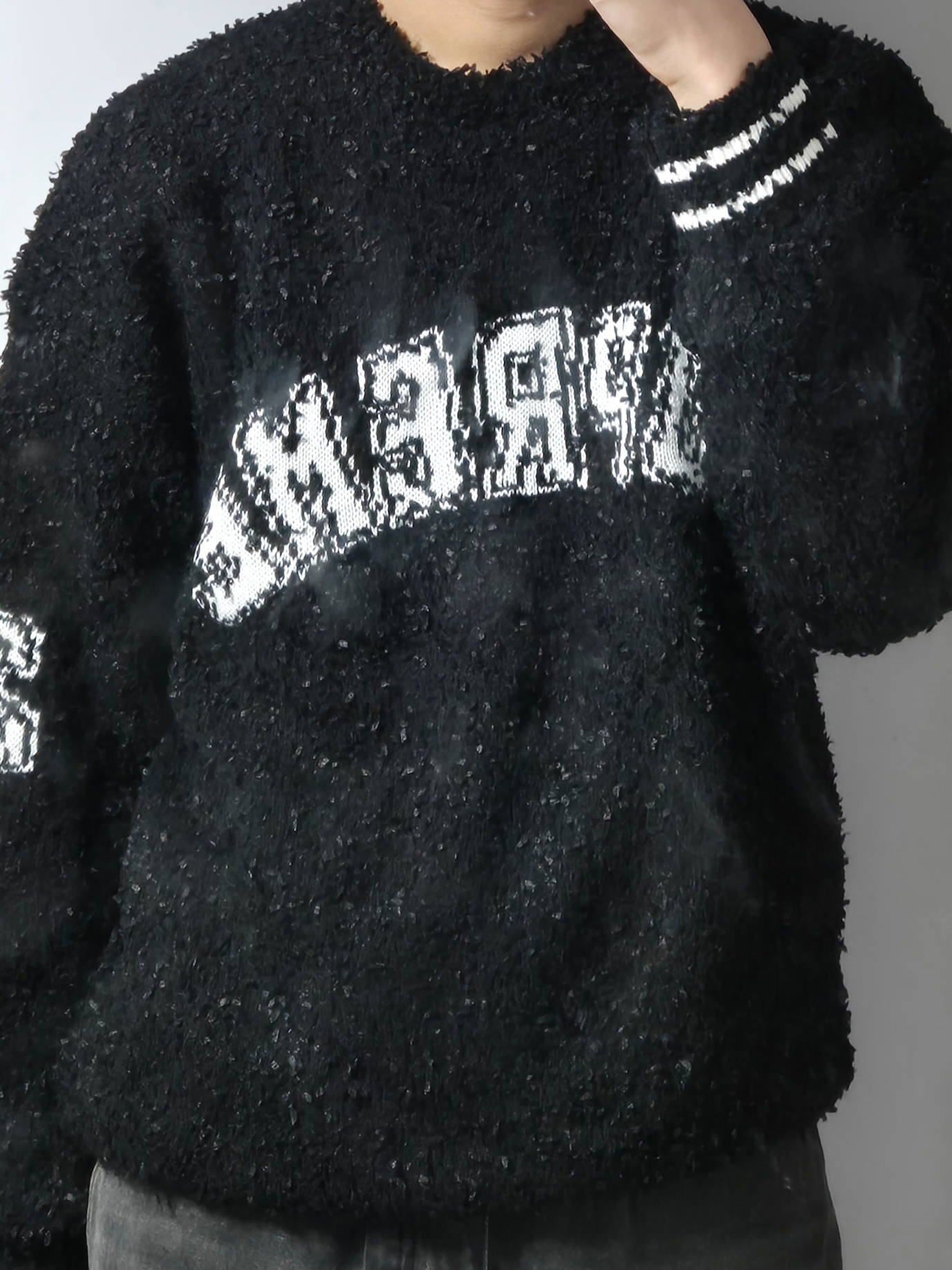 Supreme Textured Arc Sweater Black - 25SS 착용 스타일 - 2