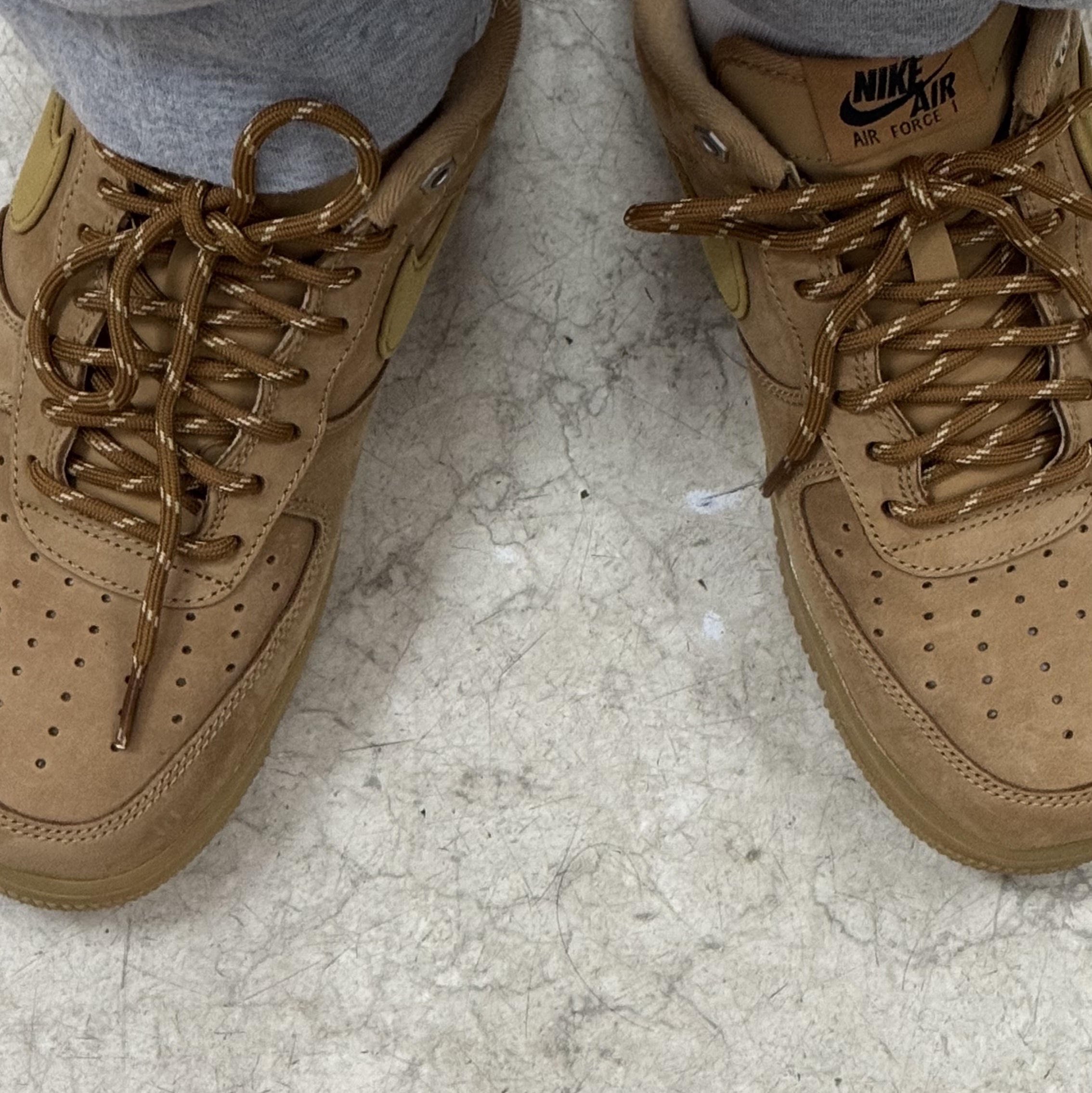Nike Air Force 1 '07 WB Flax 착용 스타일