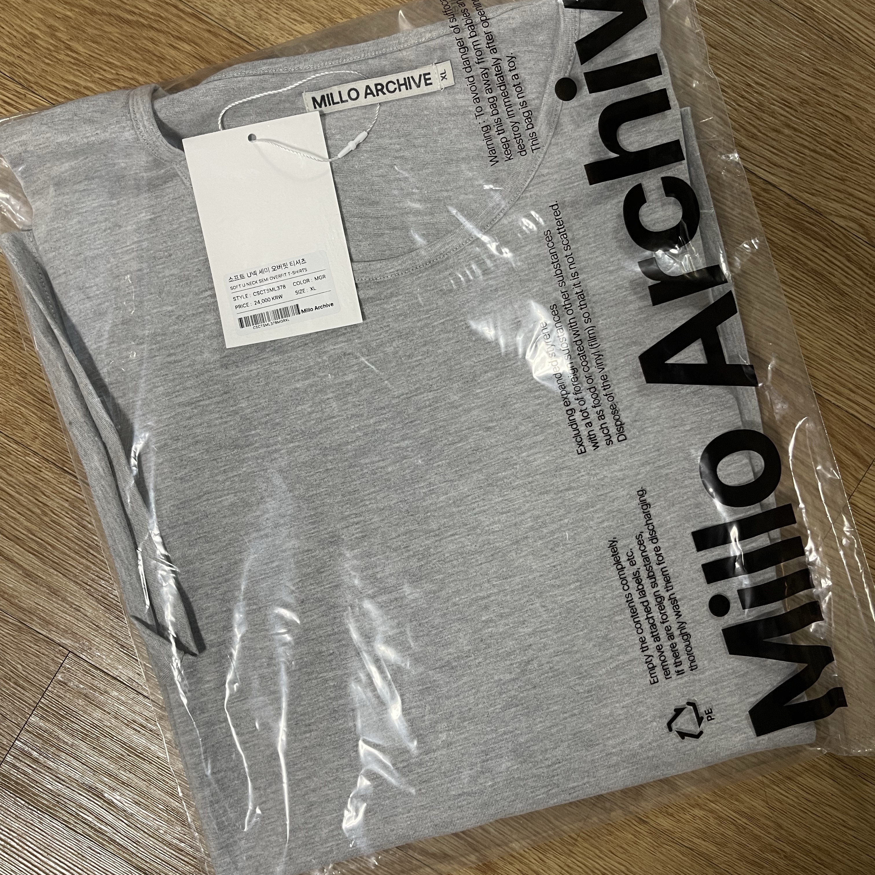밀로 아카이브 소프트 U넥 세미 오버핏 티셔츠 멜란지 그레이 착용 스타일