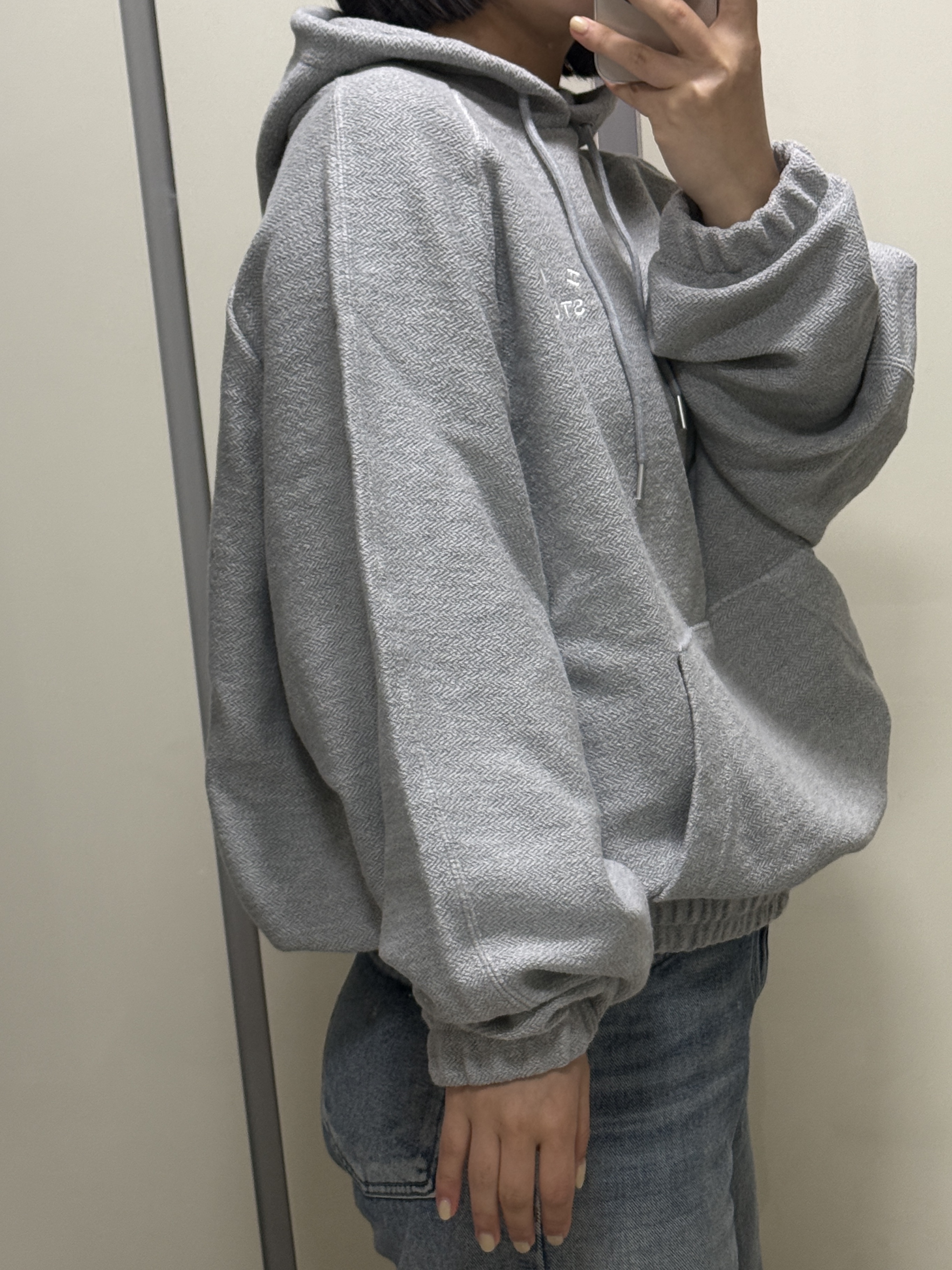 IAB Studio Herringbone Hoodie Gray White 착용 스타일 - 2