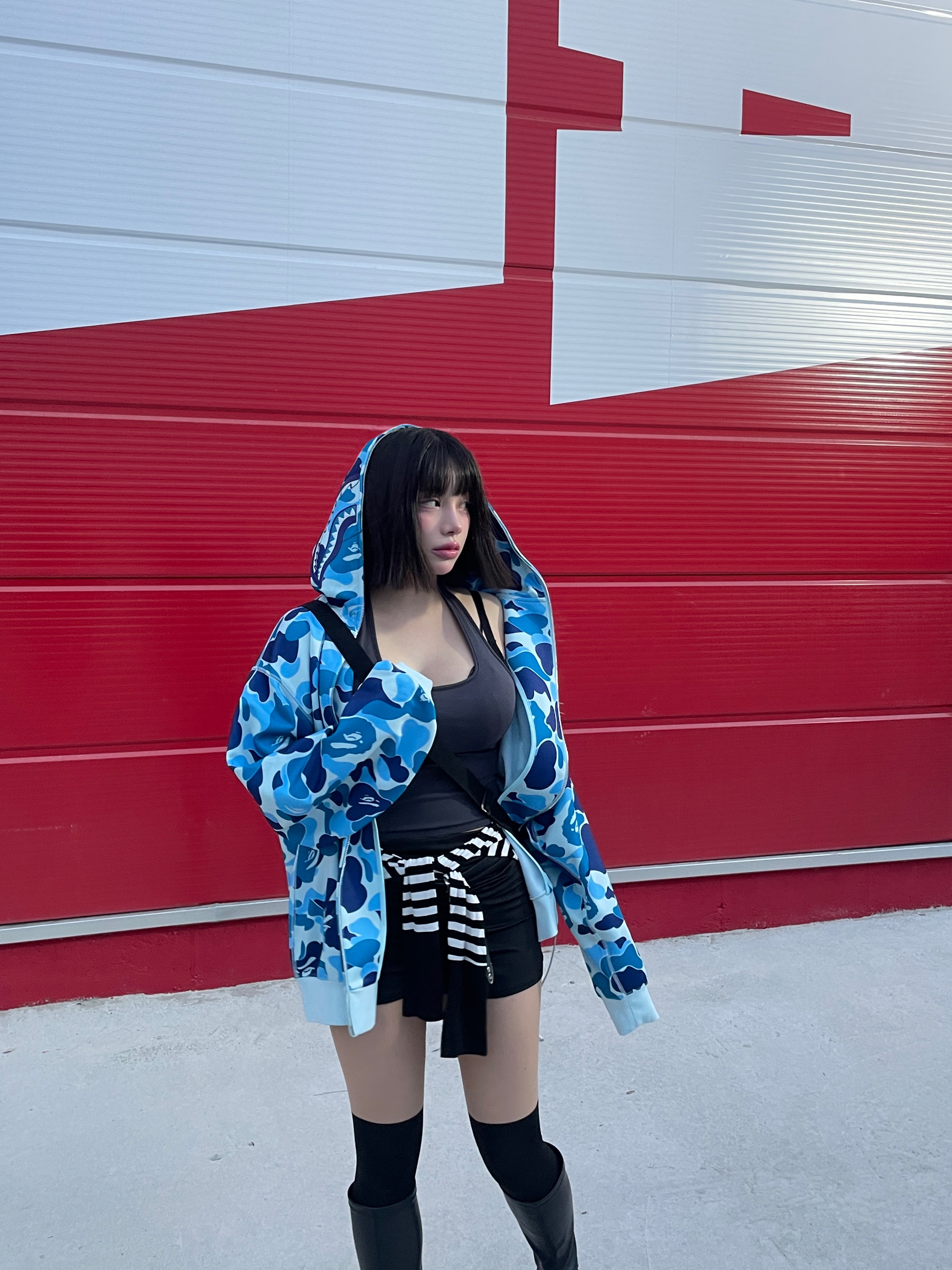 BAPE ABC Camo Rayon Relaxed Fit Shark Full Zip Hoodie Blue 착용 스타일 - 1