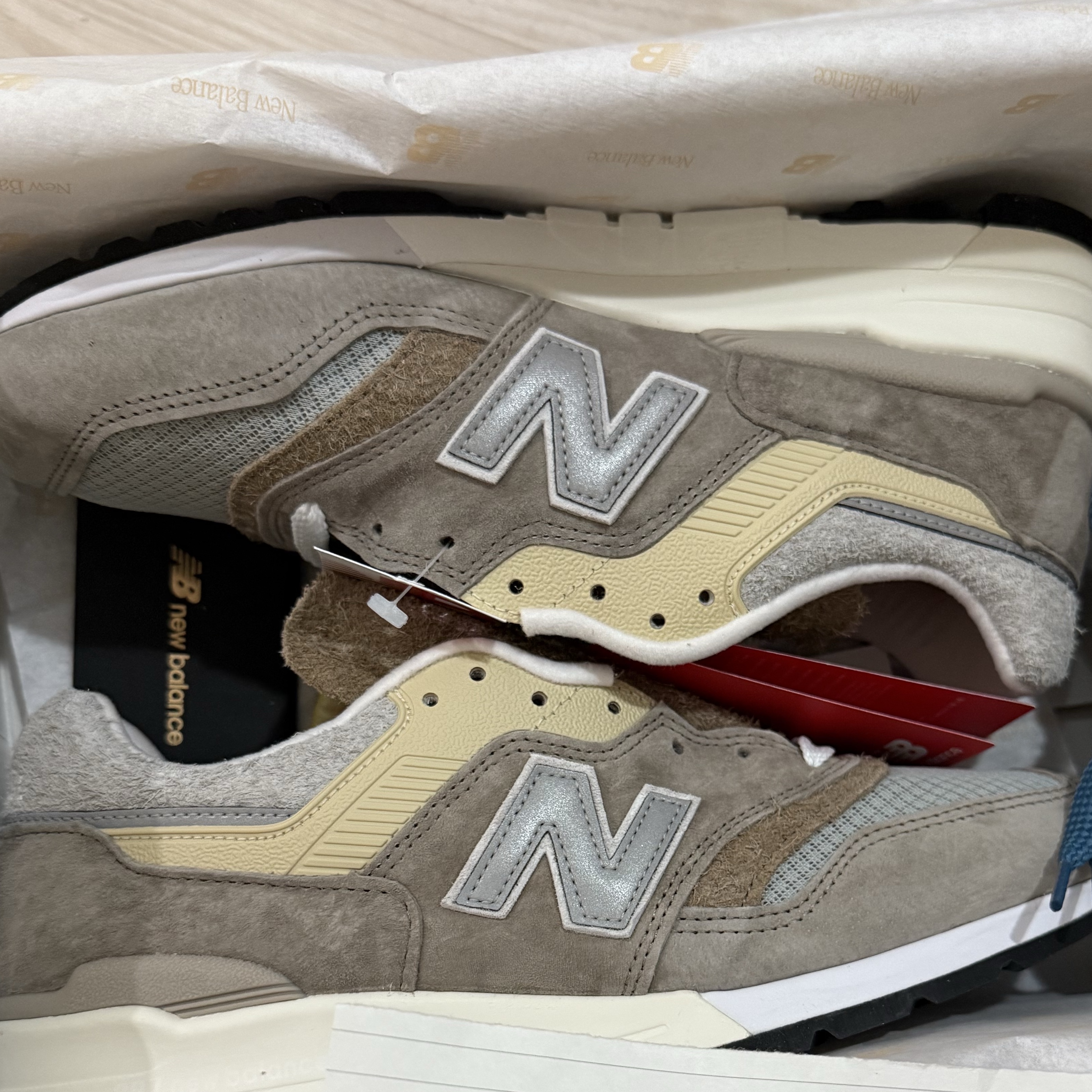 New Balance 997 Made in USA Light Mushroom Mirage Grey 착용 스타일