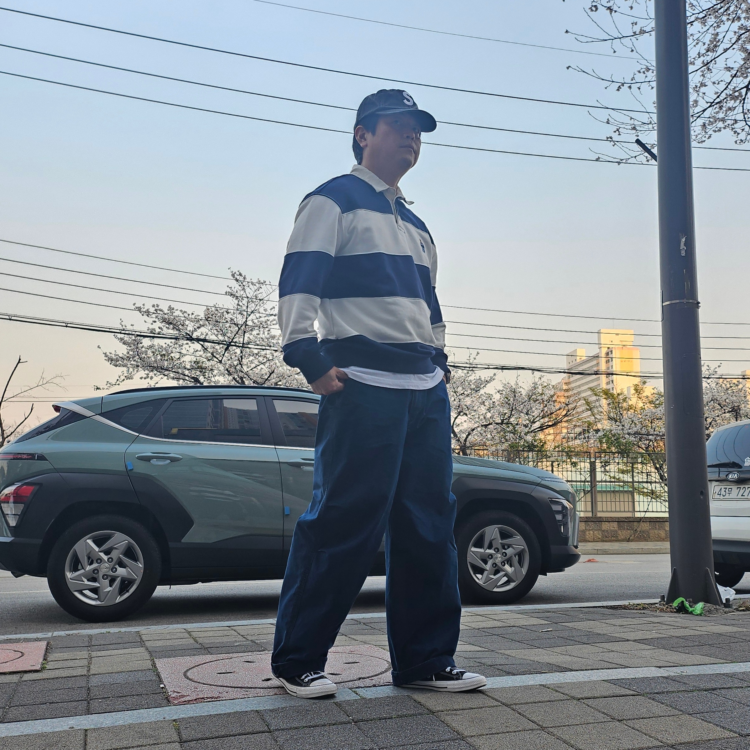 Supreme Pigment S Logo 6-Panel Black - 24FW, Uniqlo C Wide Parachute Pants Denim Blue - KR 착용 스타일 - 2