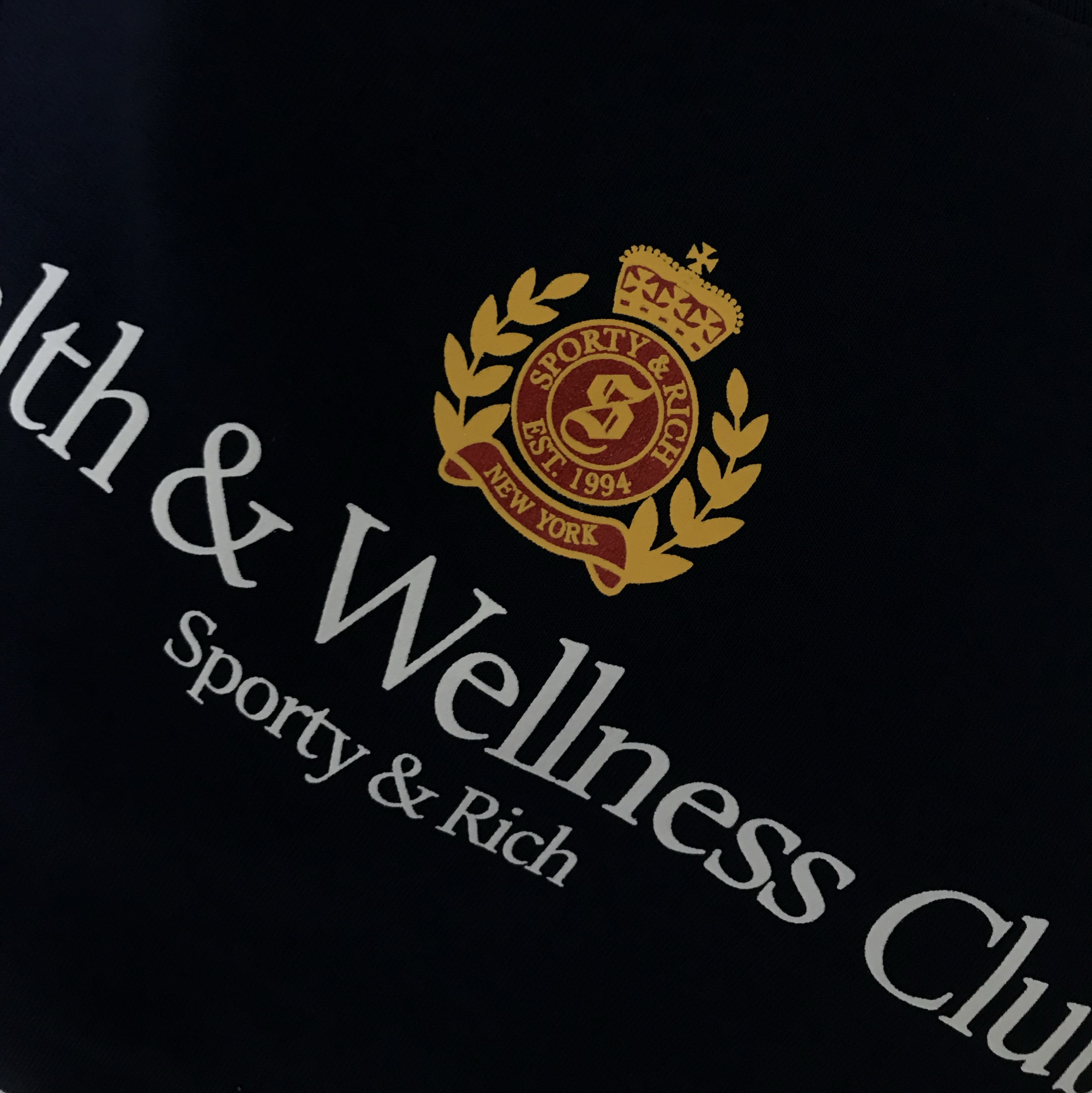 Sporty & Rich H&W Crest Crewneck Navy - 24FW 착용 스타일