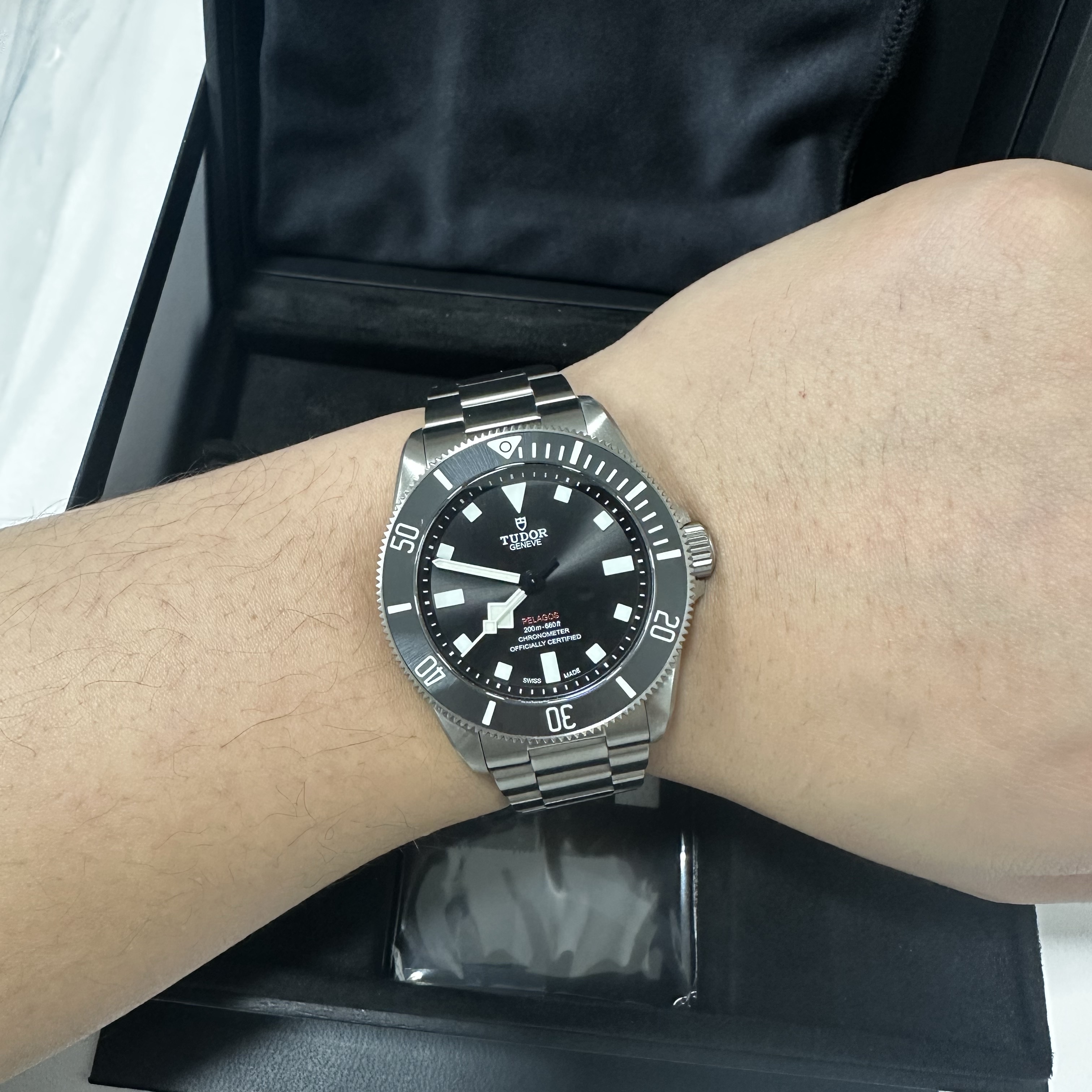 튜더 펠라고스 39 M25407 티타늄 브레이슬릿 블랙 착용 스타일 - 1