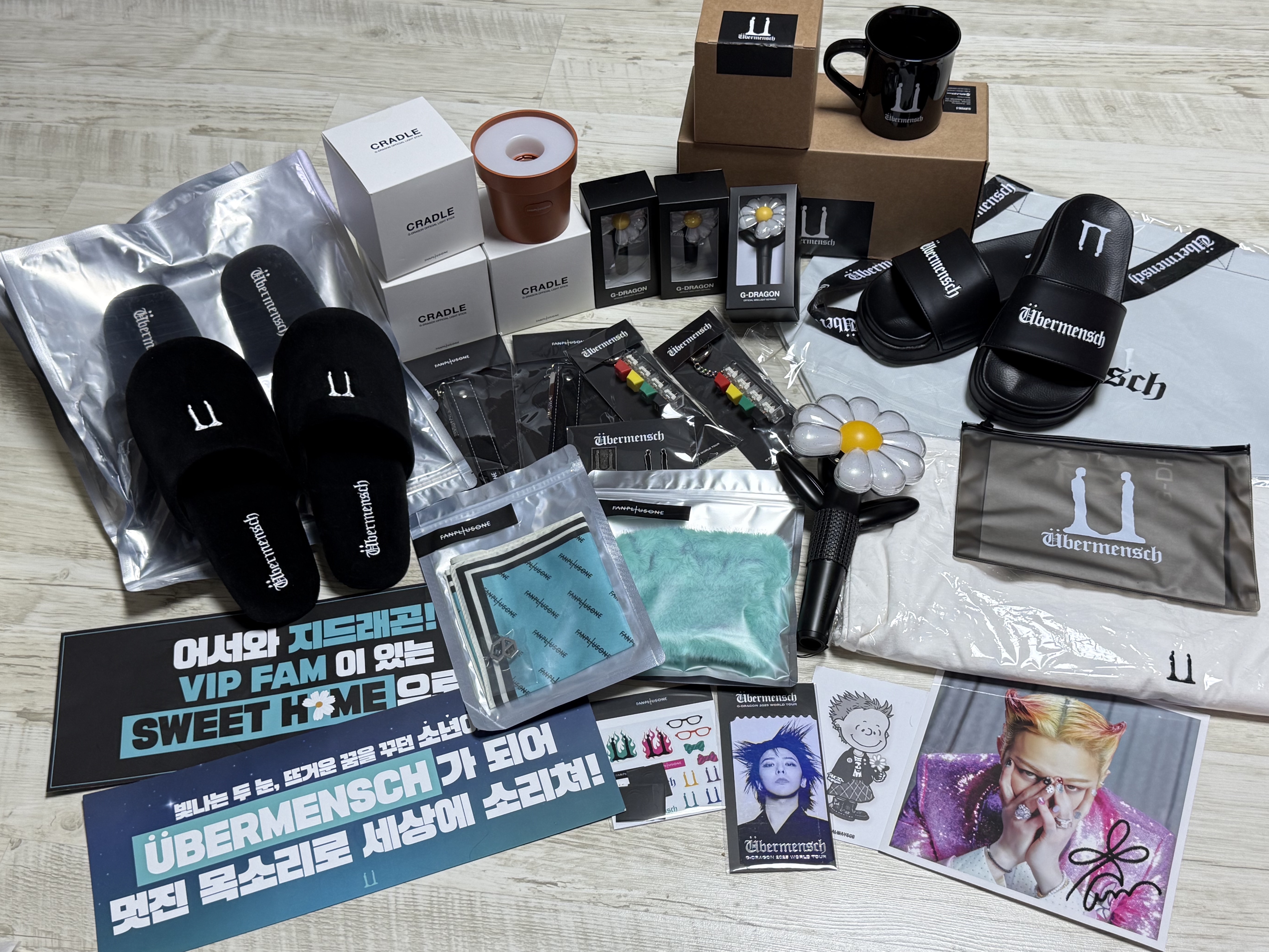 G-DRAGON Ubermensch Official Light Stick, G-DRAGON Ubermensch Official Mini Light Keyring 착용 스타일