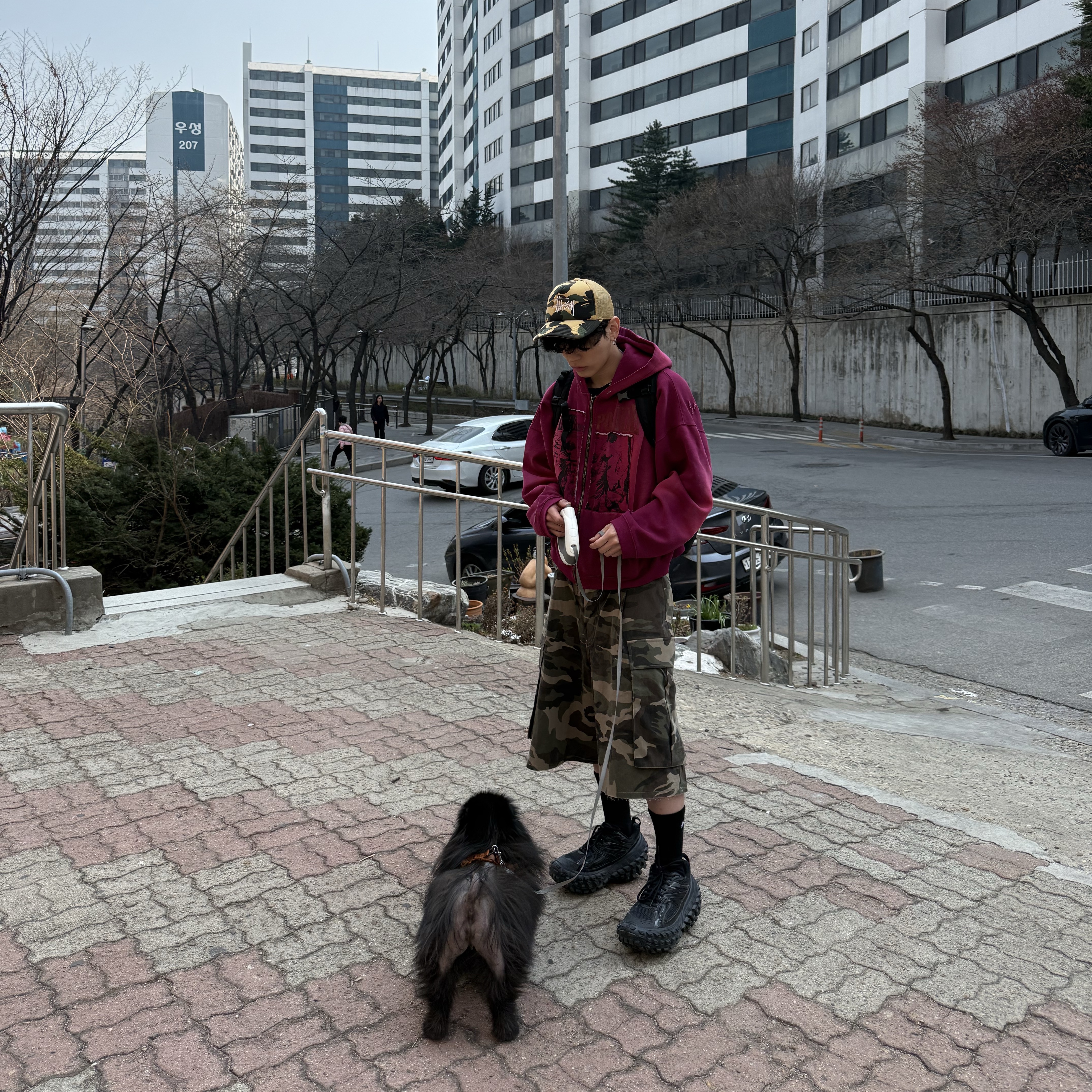 Undermycar Mu.47 Anti Fxxking Logo Play Big Cargo Camo Shorts Camo Mocha, Stussy x BAPE Trucker Cap Yellow 착용 스타일 - 3