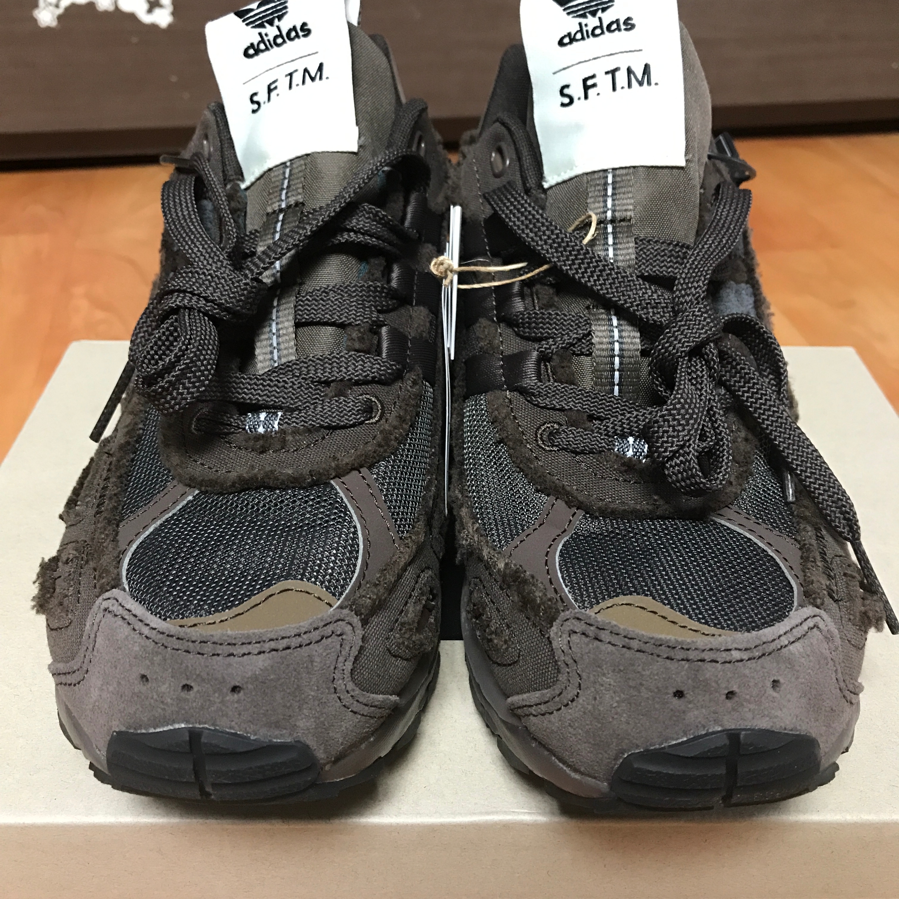 Adidas x Song for the Mute Shadowturf Dark Brown 착용 스타일 - 1