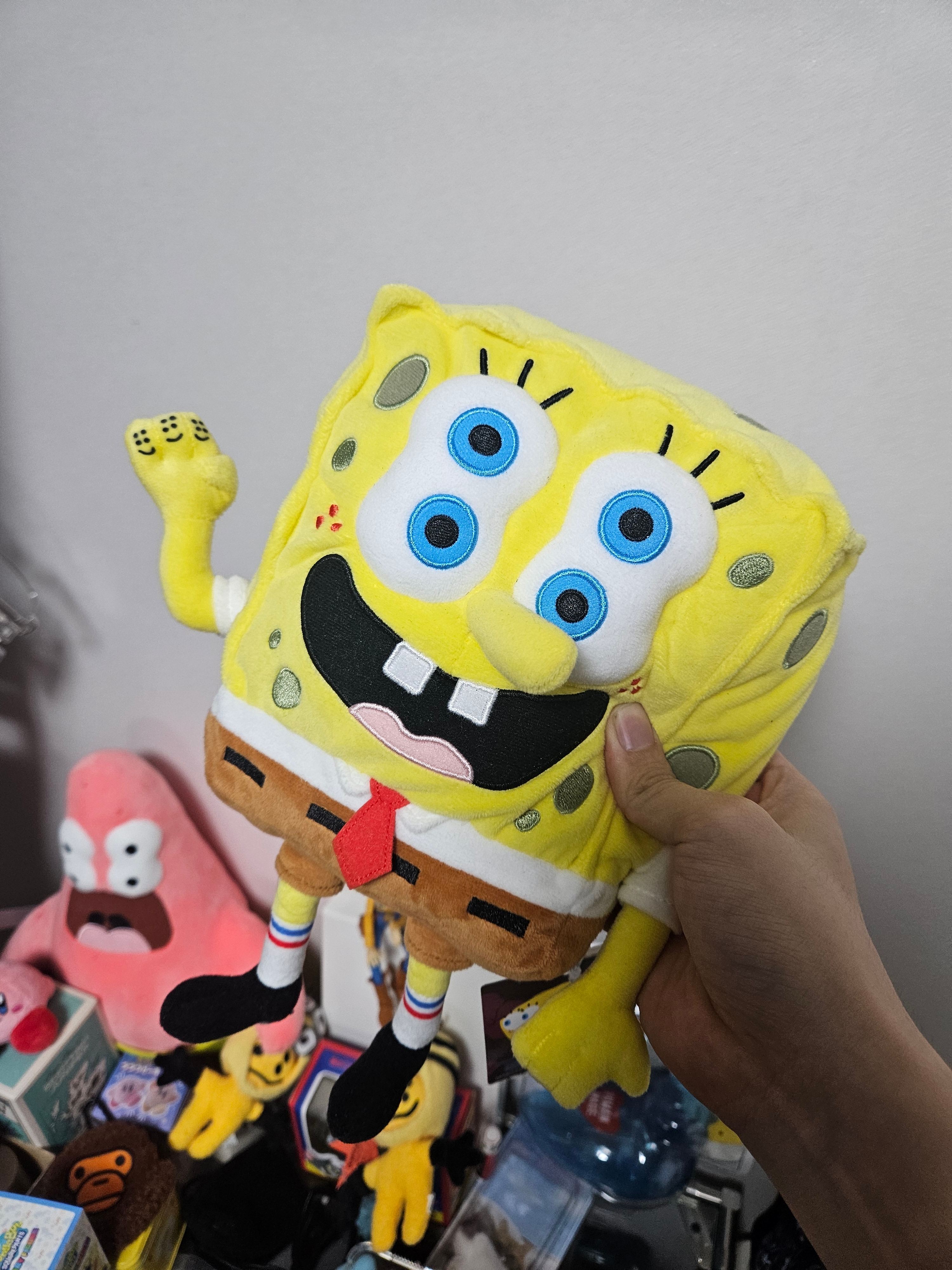 Uniqlo UT x CPFM x SpongeBob Plush Toy SpongeBob 착용 스타일