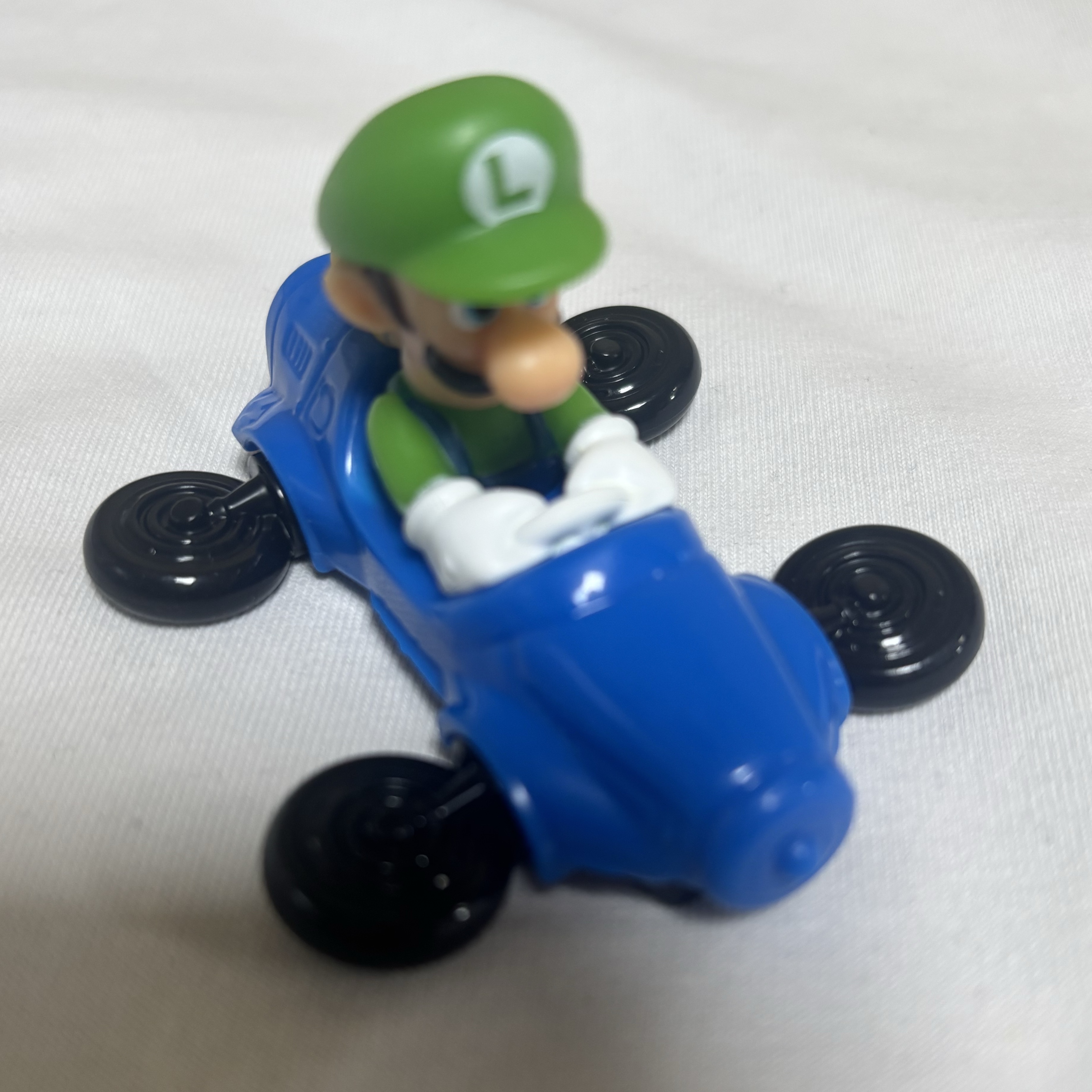 McDonald's x Mario Kart 8 Deluxe Luigi Kart 착용 스타일