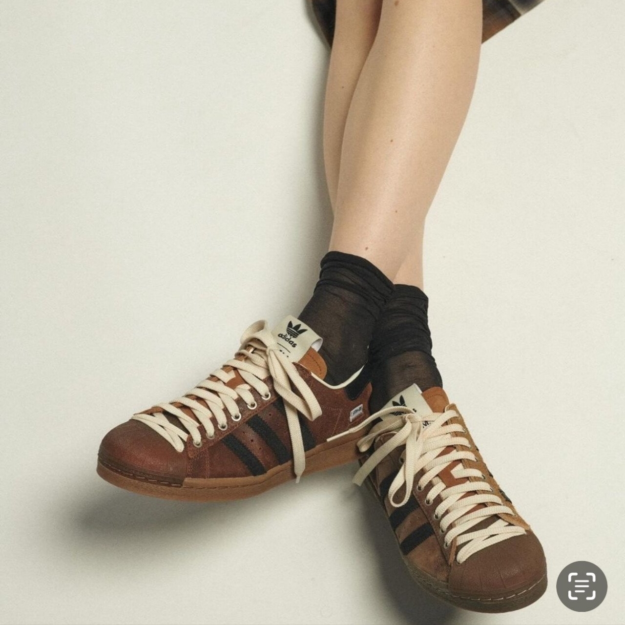 Adidas x Song for the Mute Superstar 82 Khaki Core Black 착용 스타일