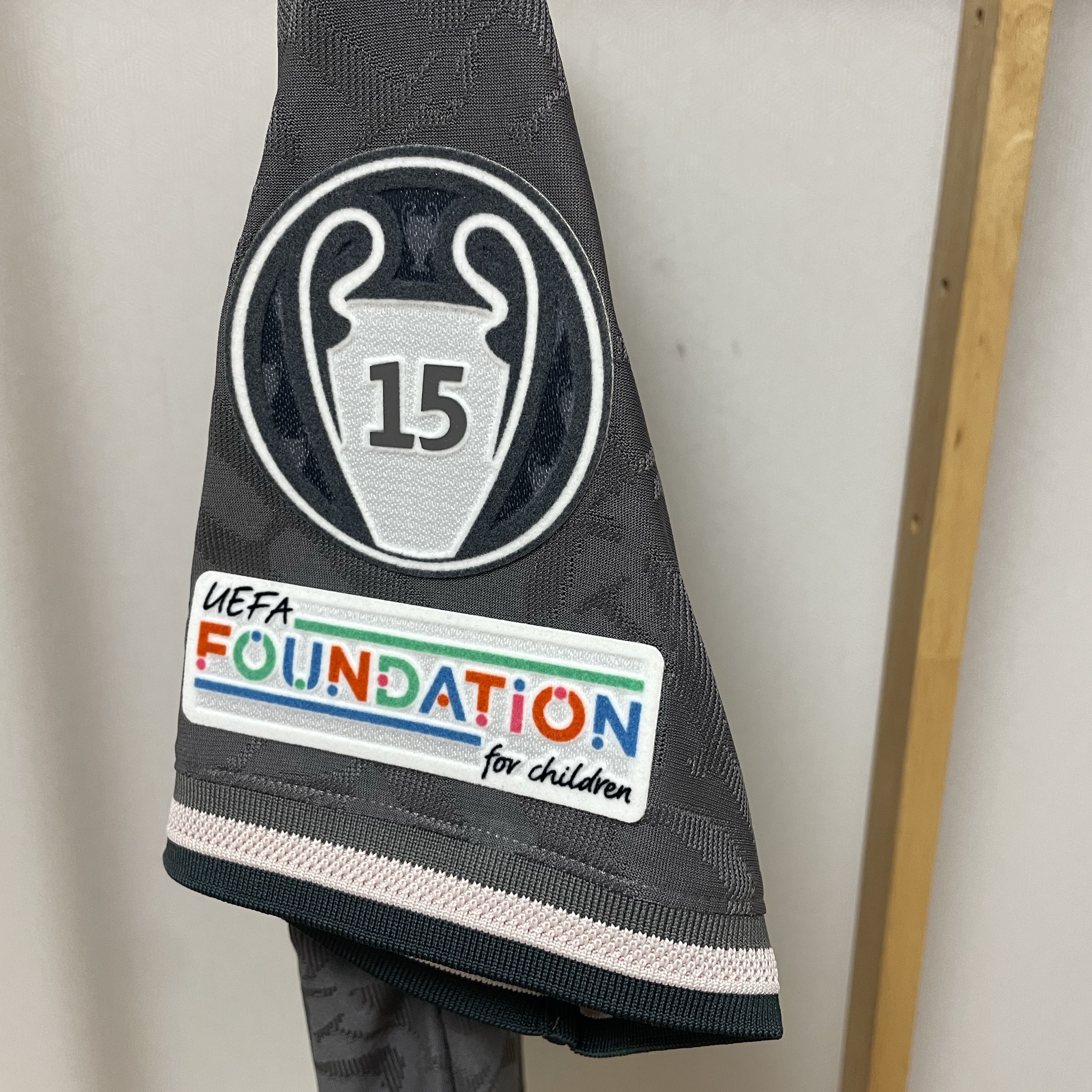 Adidas Real Madrid 2024/25 3rd Authentic Jersey Charcoal - KR Sizing (Non Marking Ver.) 착용 스타일 - 3