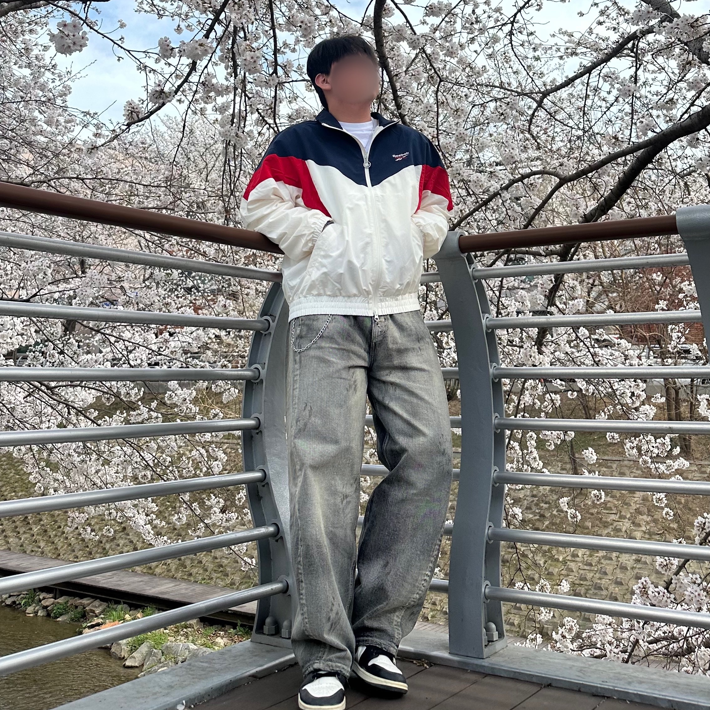 Reebok Heritage Windbreaker White:Navy, (W) Jordan 1 Mid Black Gym Red 착용 스타일 - 3