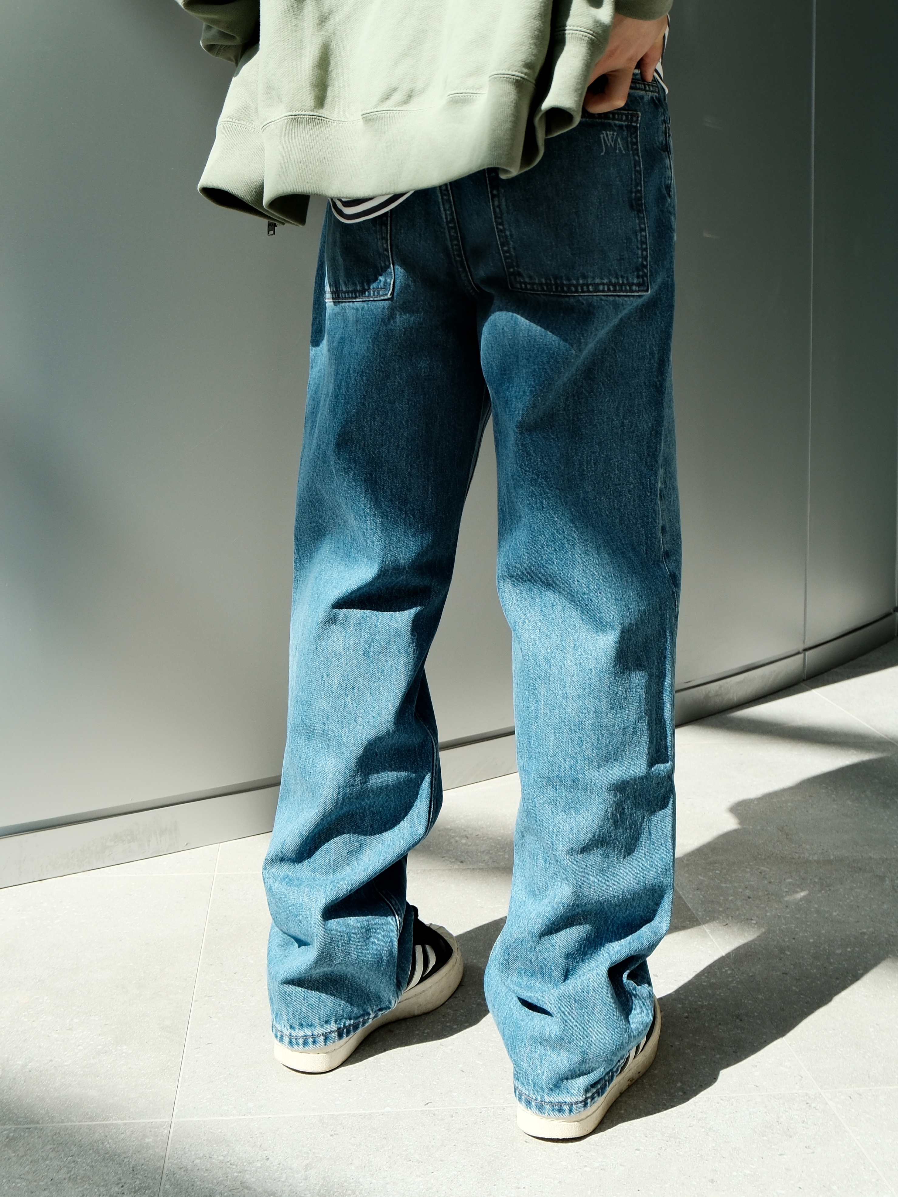 Uniqlo x JW Anderson Straight Jean Blue - KR, Uniqlo x JW Anderson Sweat Oversized Full Zip Parka Green - KR 착용 스타일 - 9