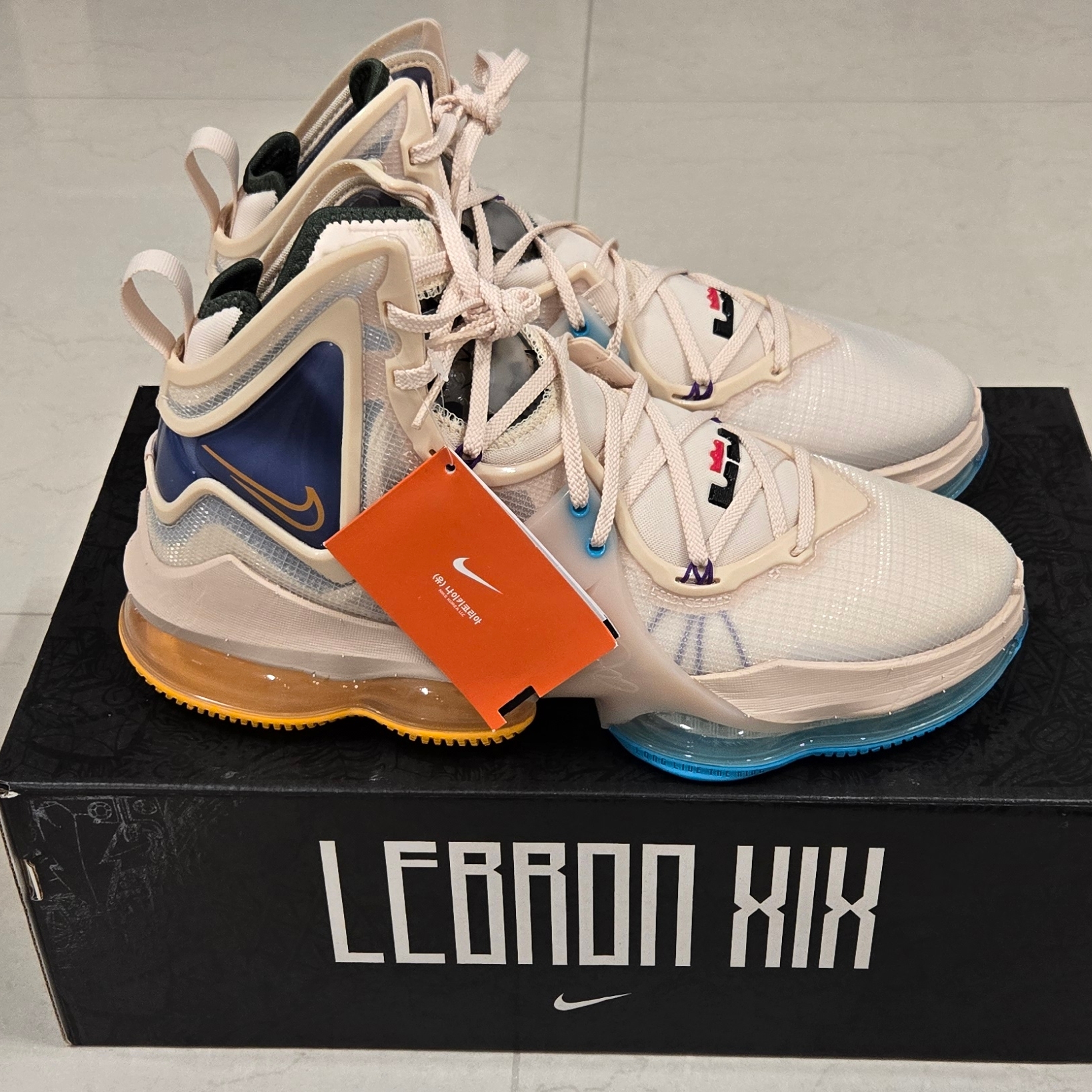 Nike LeBron XIX Minneapolis Lakers 착용 스타일 - 5
