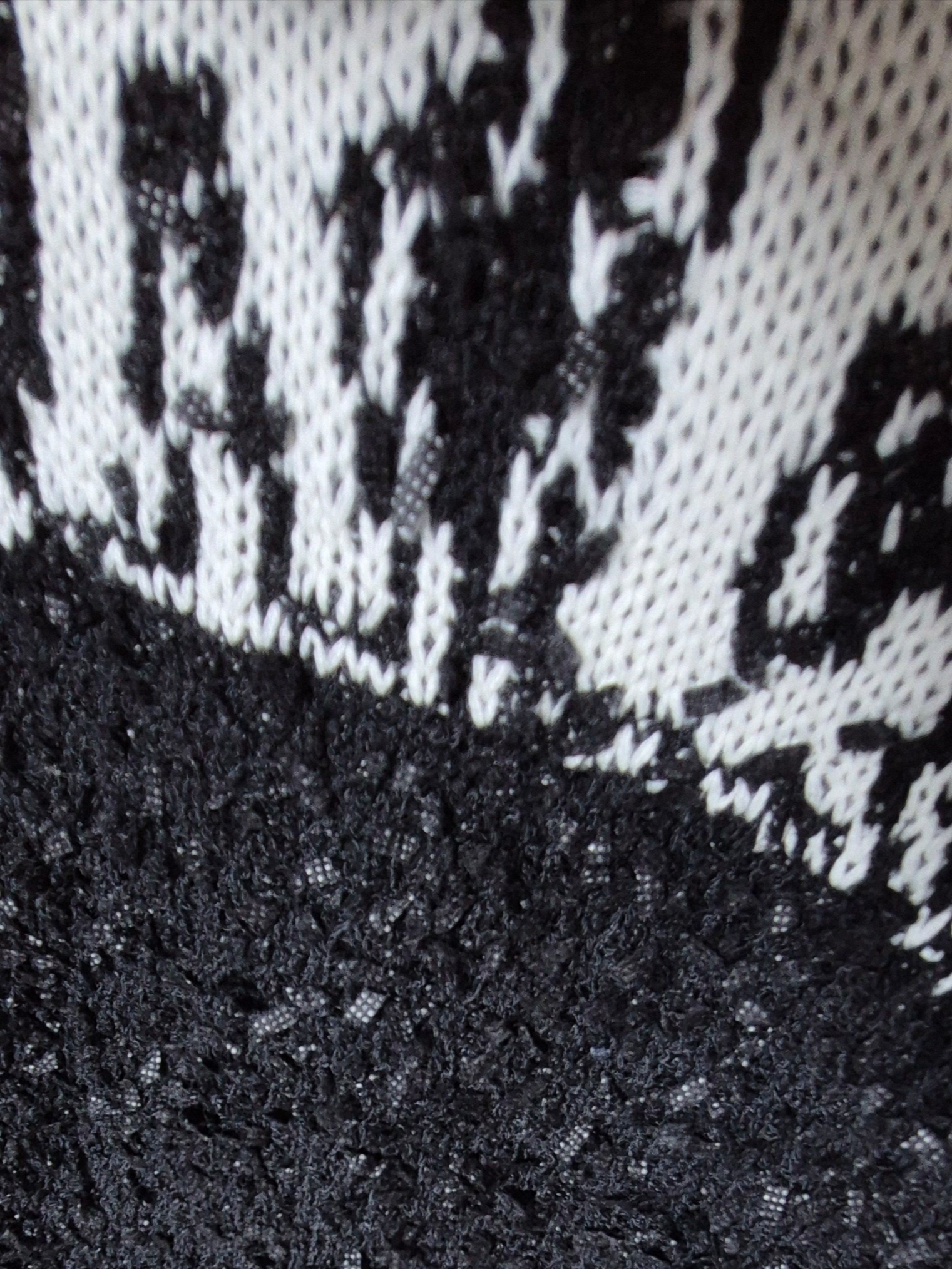 Supreme Textured Arc Sweater Black - 25SS 착용 스타일 - 4