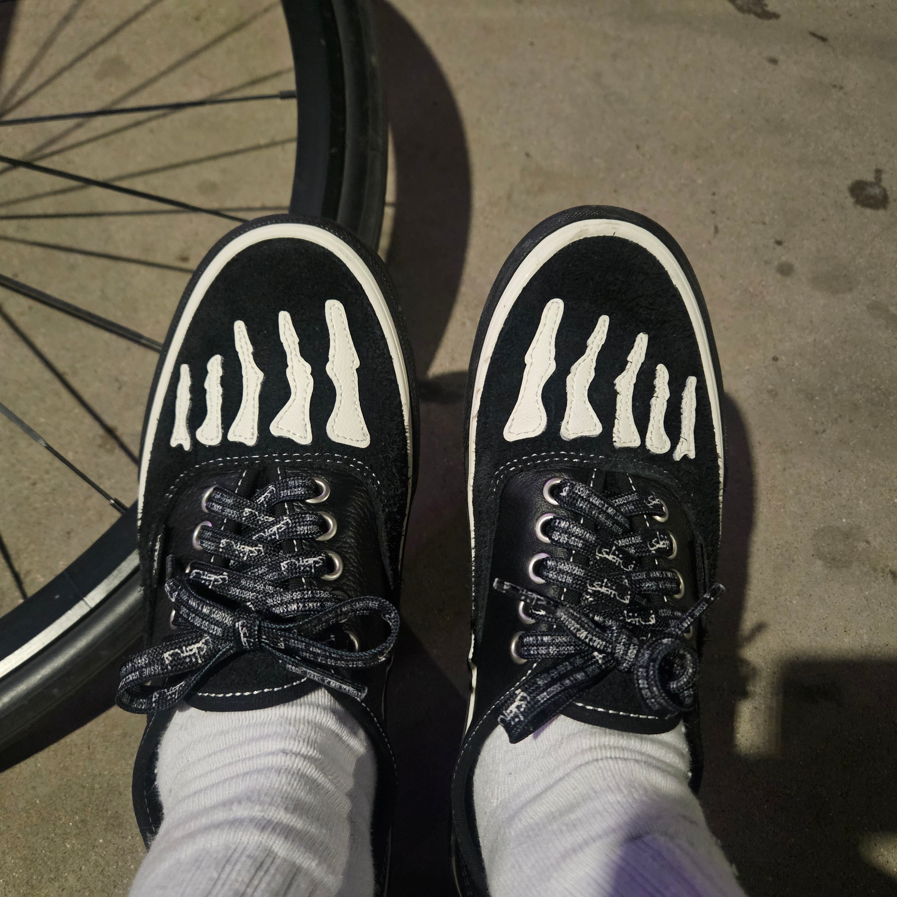 Vans x Mark SBTG Authentic Black 착용 스타일