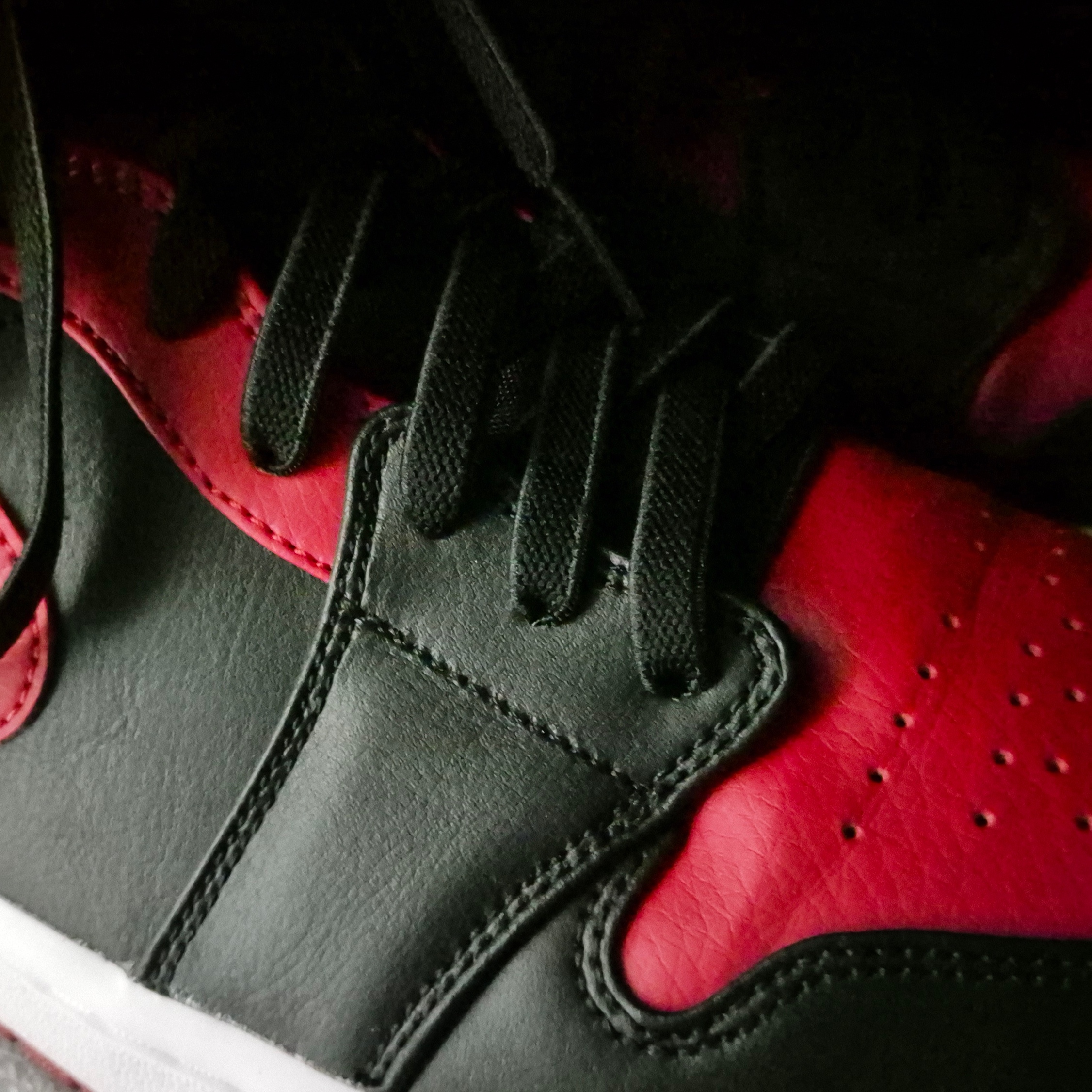 Jordan 1 Mid Bred Banned 2020 착용 스타일