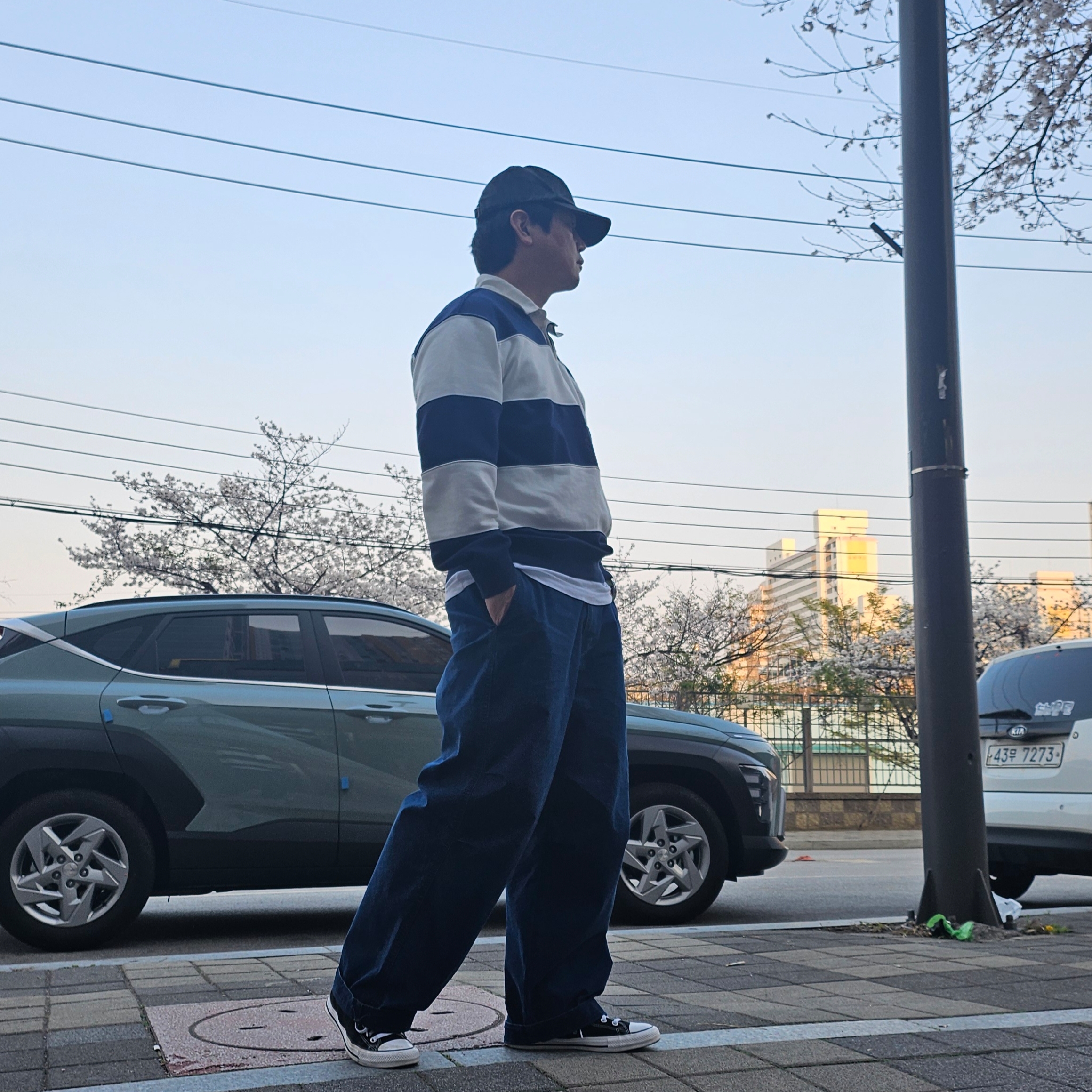 Supreme Pigment S Logo 6-Panel Black - 24FW, Uniqlo C Wide Parachute Pants Denim Blue - KR 착용 스타일 - 1