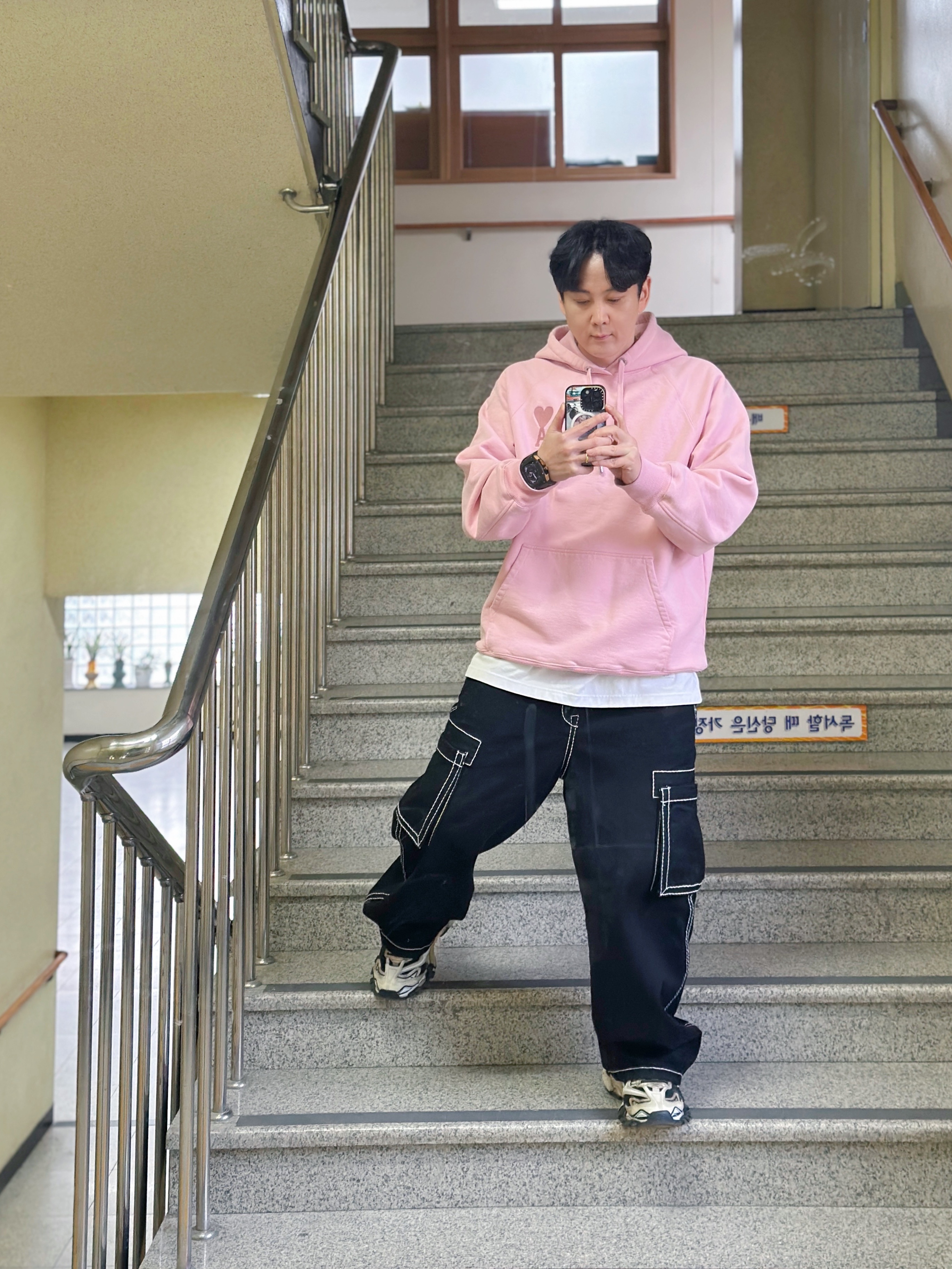 AMI de Coeur Tone-On-Tone Hoodie Pale Pink, True Religion Classic Cargo Pants Mk-1 Black 착용 스타일 - 2