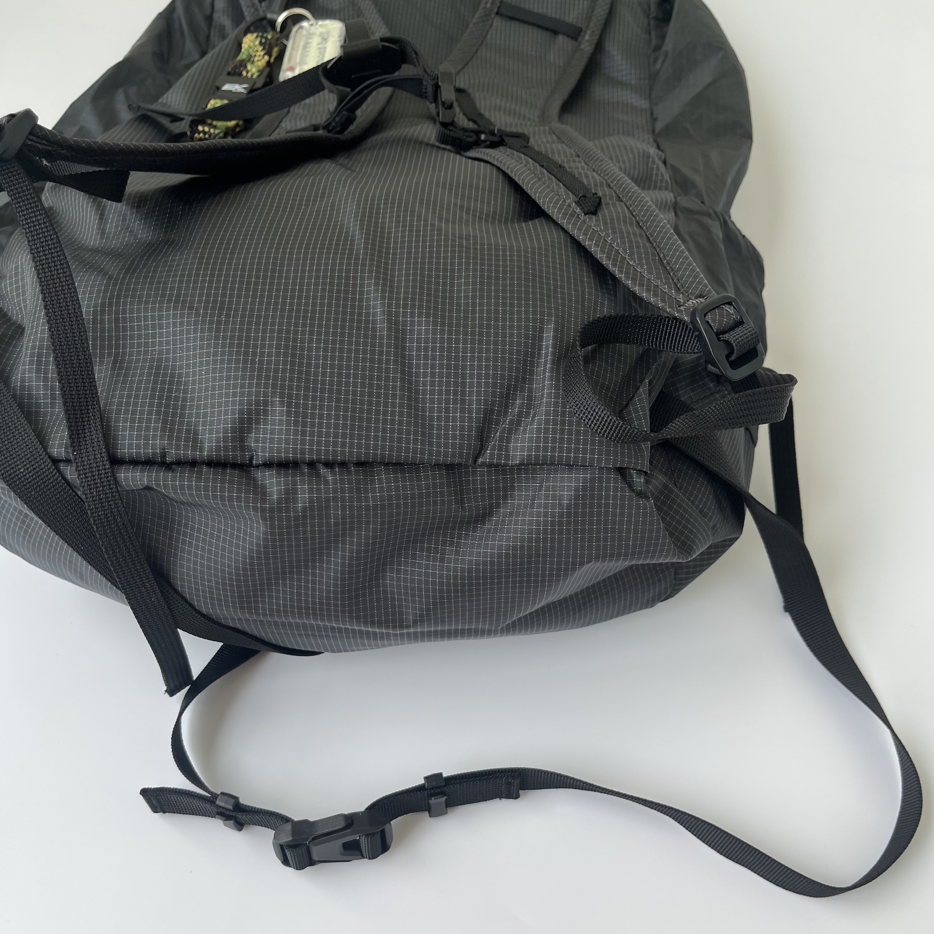Montbell Versalite Pack 20 Backpack Gunmetal Dark Gray, Montbell Versalite Pack 15 Backpack Gunmetal 착용 스타일 - 3