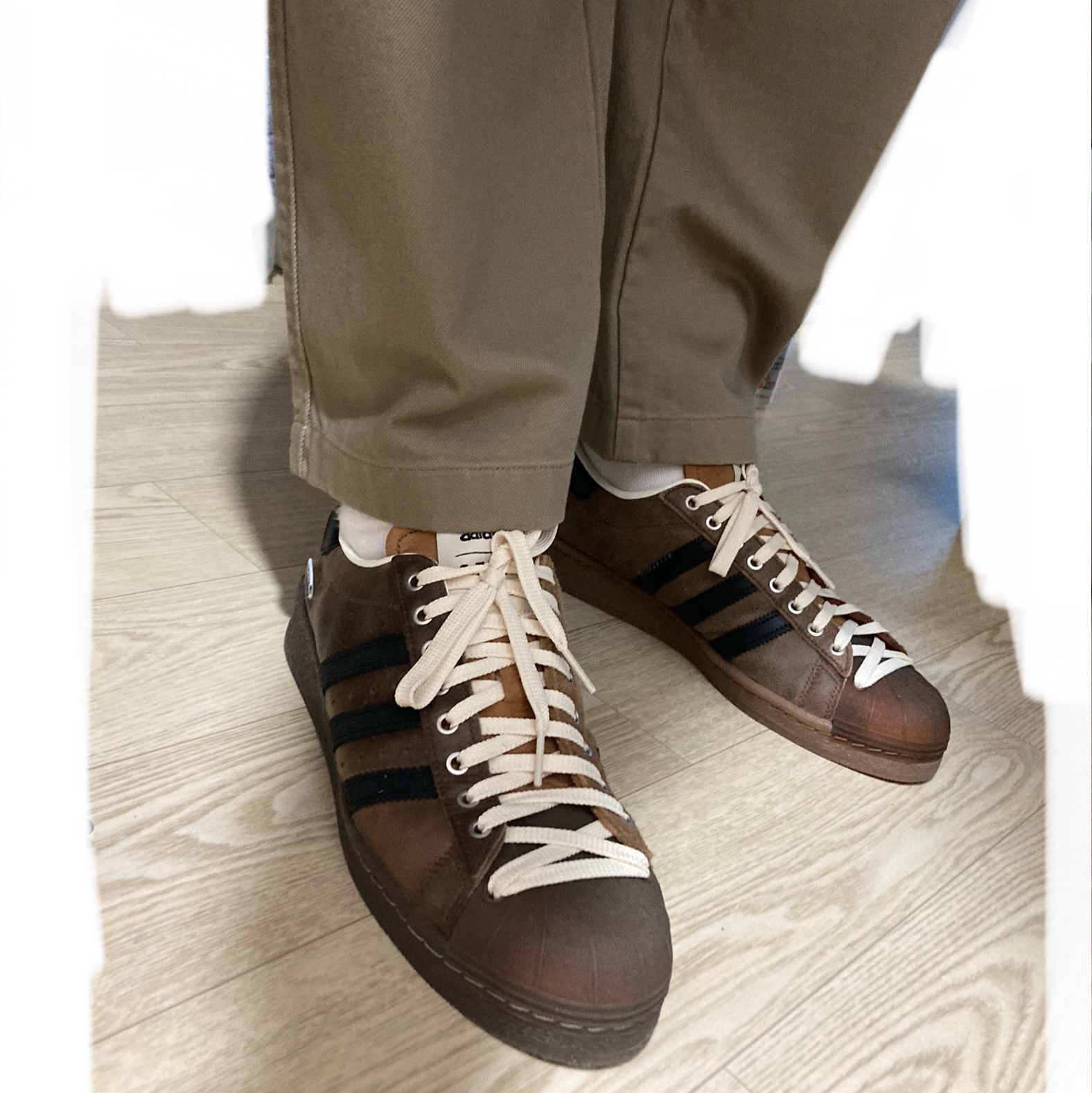 Adidas x Song for the Mute Superstar 82 Khaki Core Black 착용 스타일