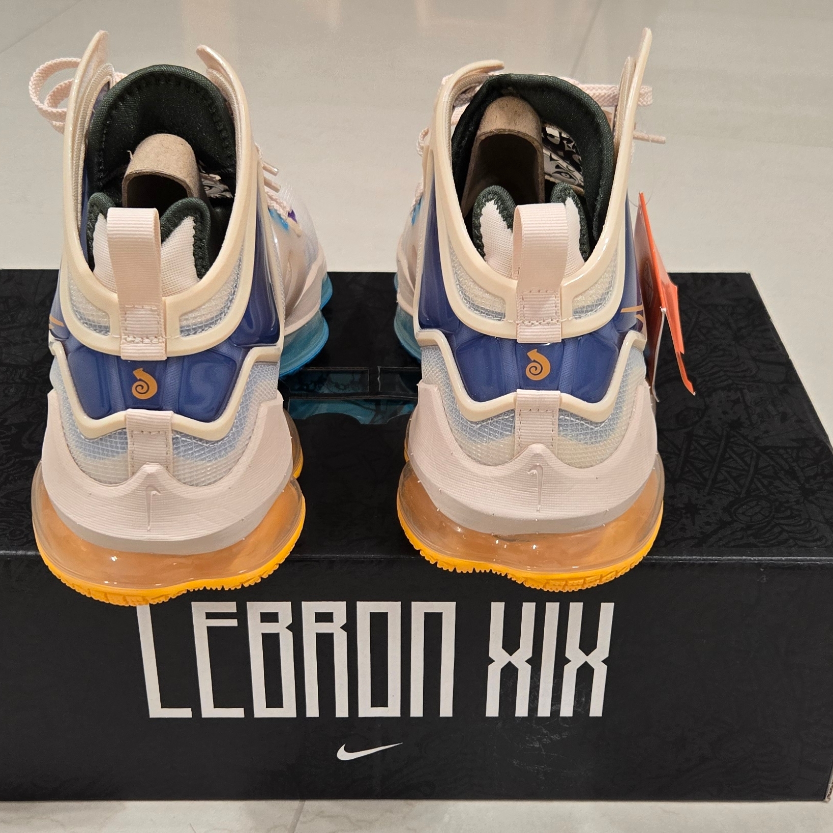 Nike LeBron XIX Minneapolis Lakers 착용 스타일 - 8