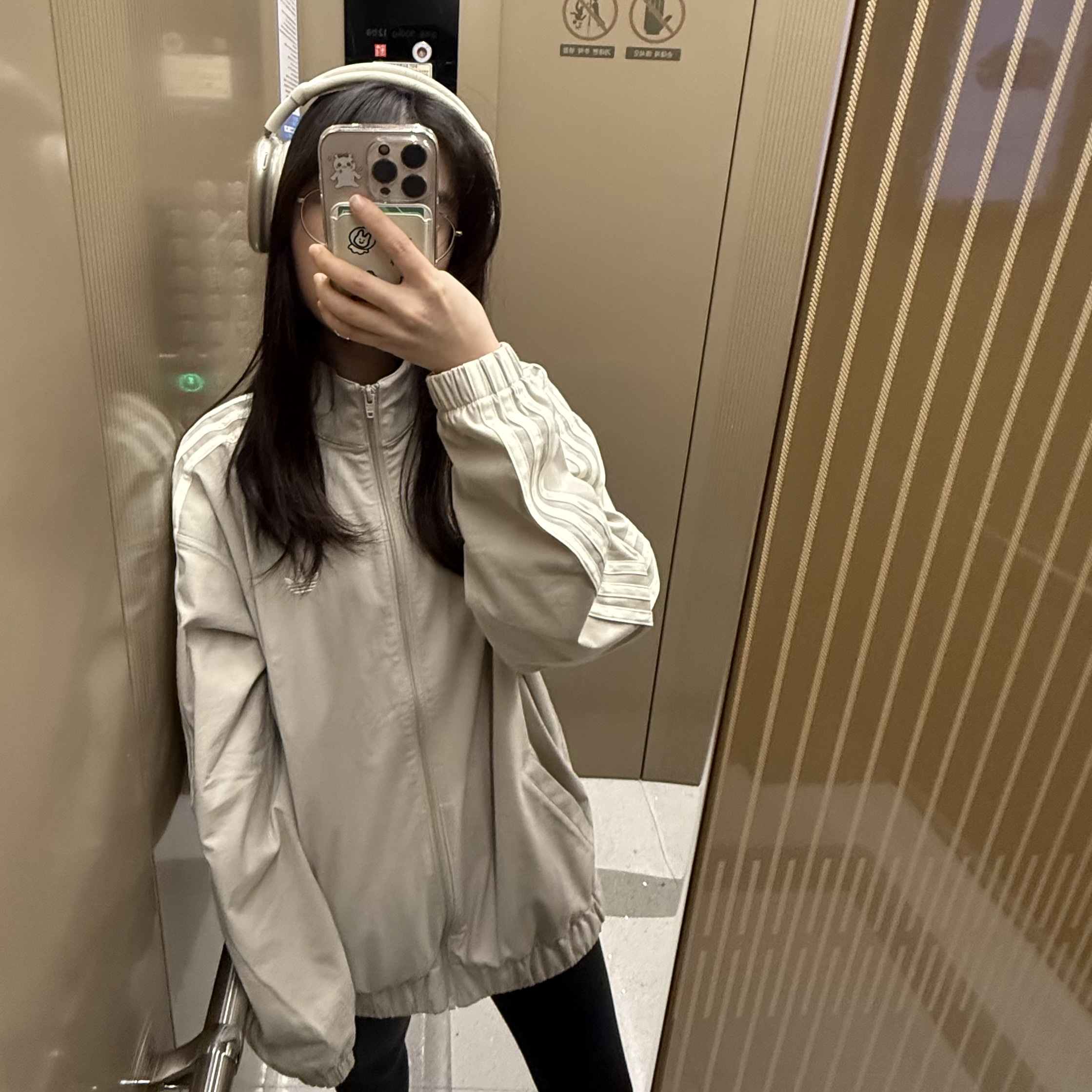 아디다스 스케이트보딩 파이어버드 트랙탑 퍼티 그레이 - KR 사이즈 착용 스타일