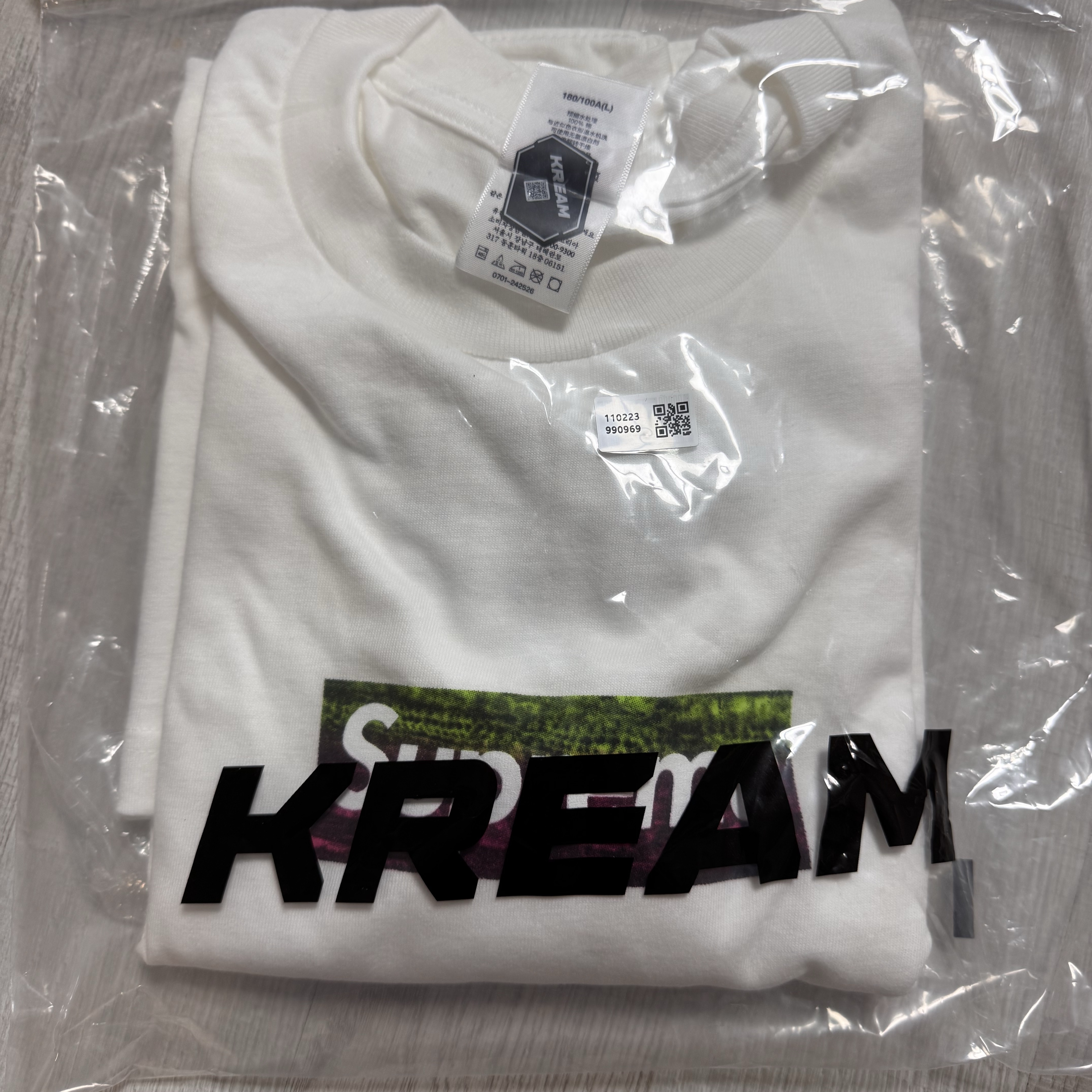 Converse Chuck Taylor All Star J OX Black, Supreme Los Angeles Fire Relief Box Logo T-Shirt White - 25SS 착용 스타일 - 4