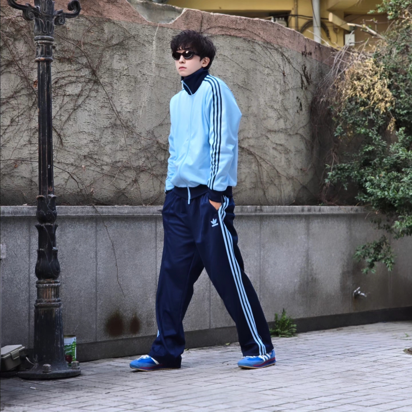 Adidas Adicolor Classic Beckenbauer Track Top Clear Sky Night Indigo - KR Sizing, Adidas Originals Adicolor Buggy Fit Firebird Track Pants Night Indigo Clear Sky - KR Sizing 착용 스타일 - 2
