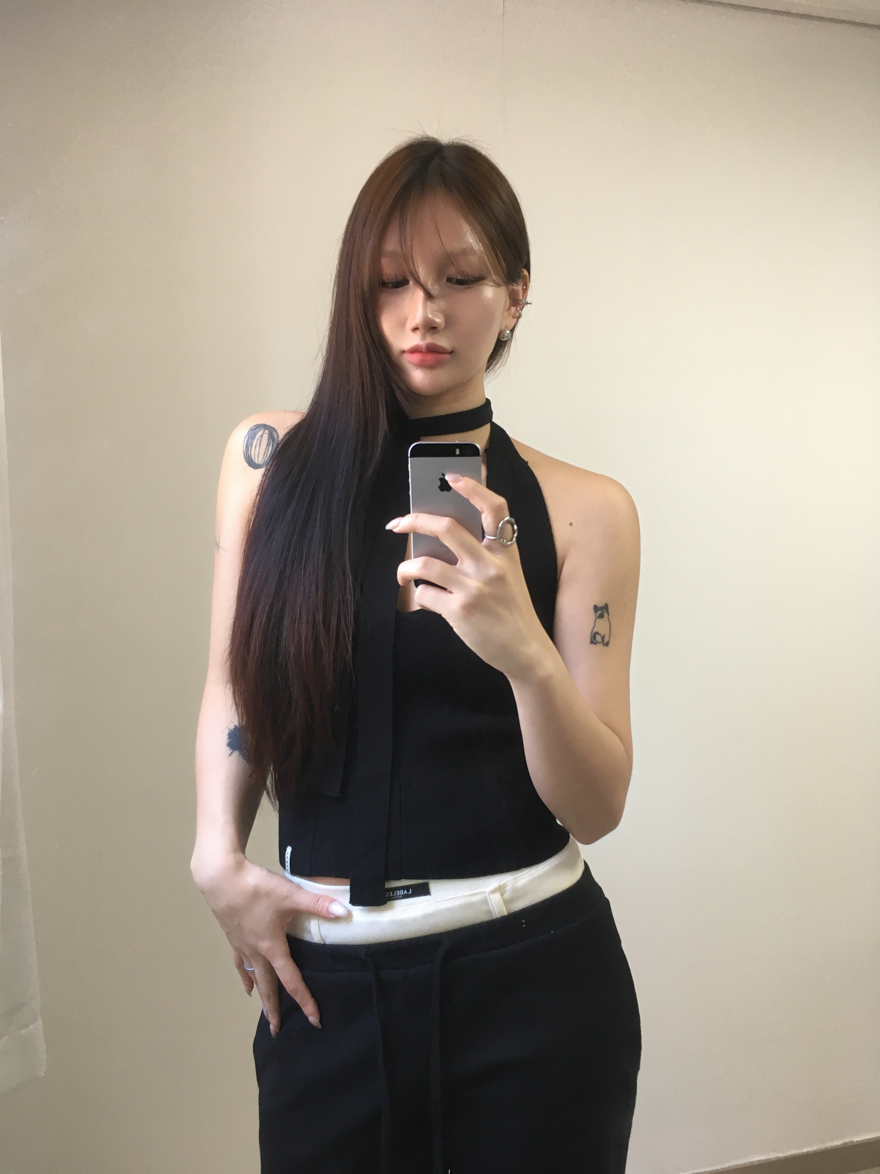 Sentiments No.468 Ring Burnish, Yunse Strap Halter Knit Black 착용 스타일