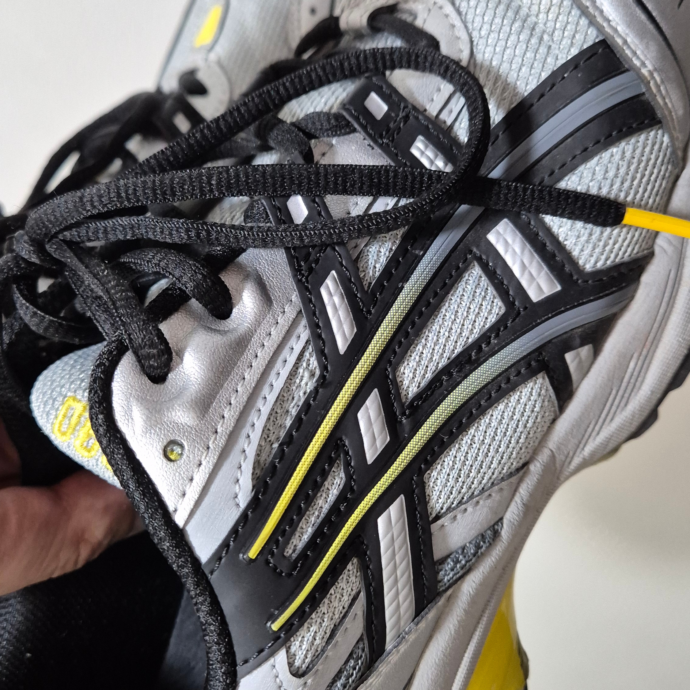 Asics Gel-1090 Mid Grey Black 착용 스타일