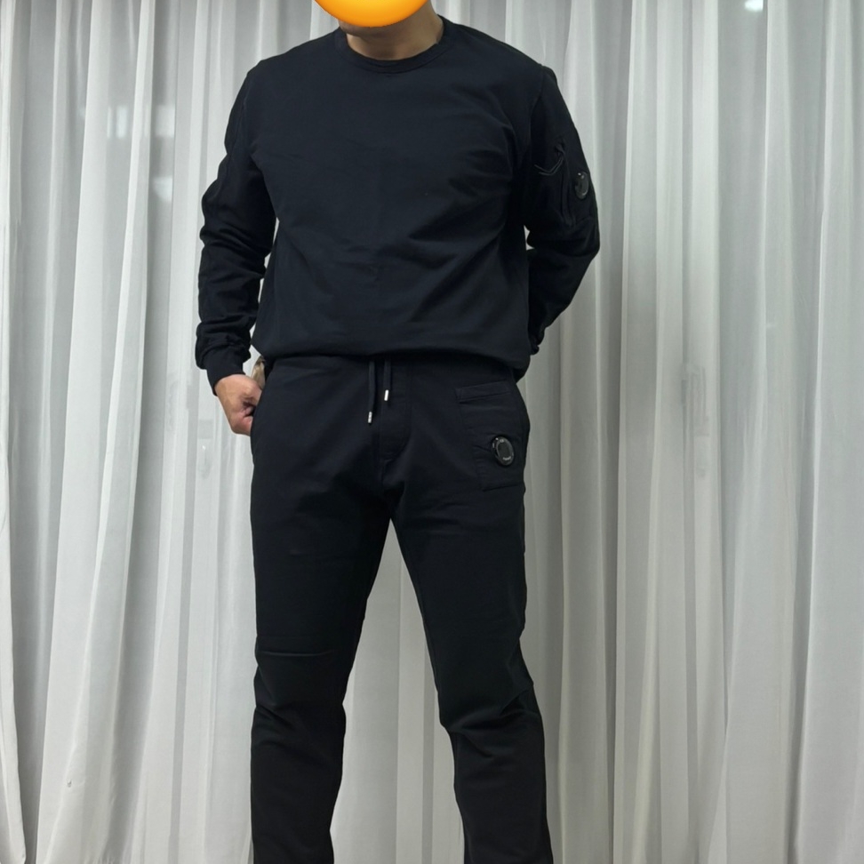 C.P. Company Light Fleece Utility Sweatpants Black - 24SS 착용 스타일 - 1