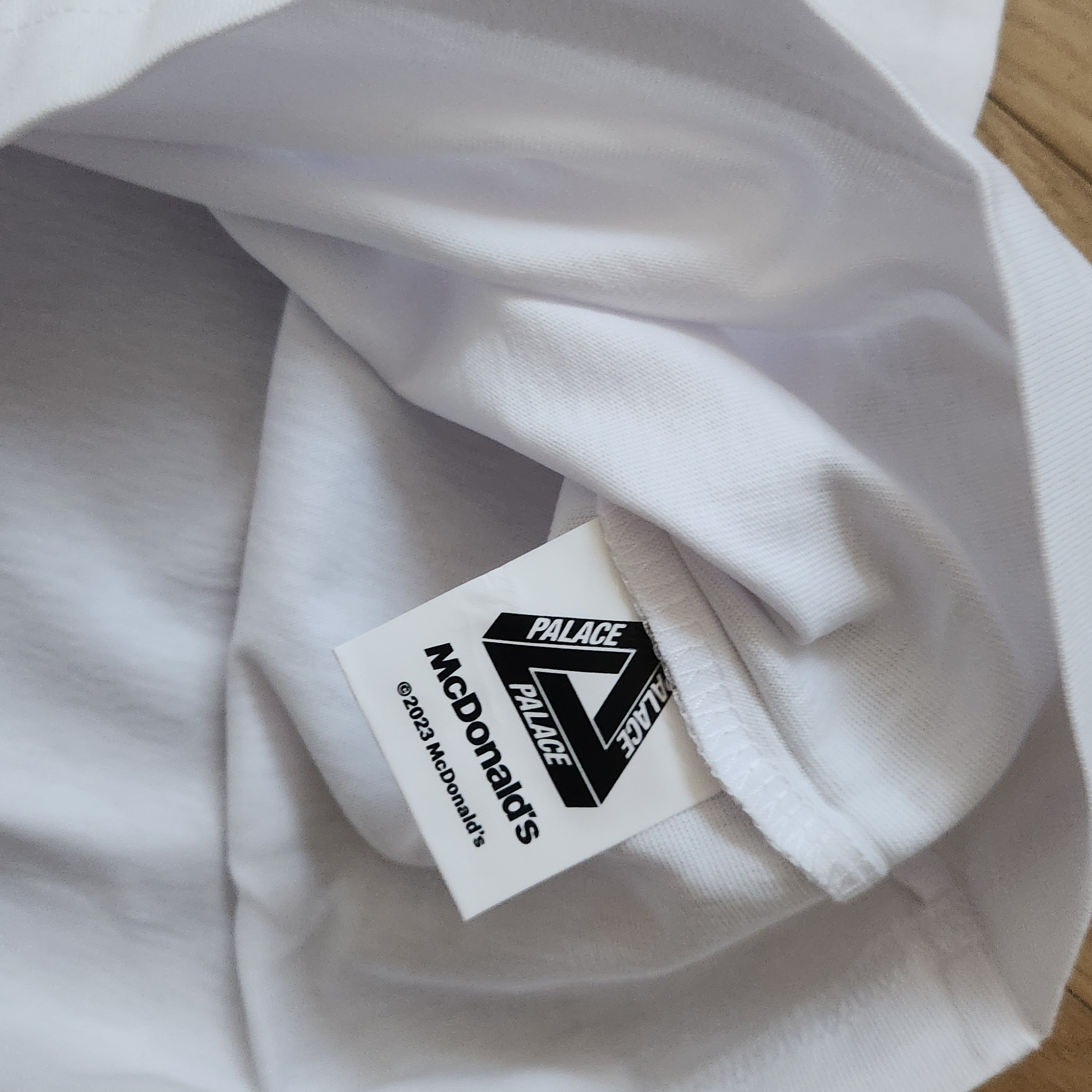 Palace x McDonald's Logo T-Shirt White - 23FW 착용 스타일 - 4
