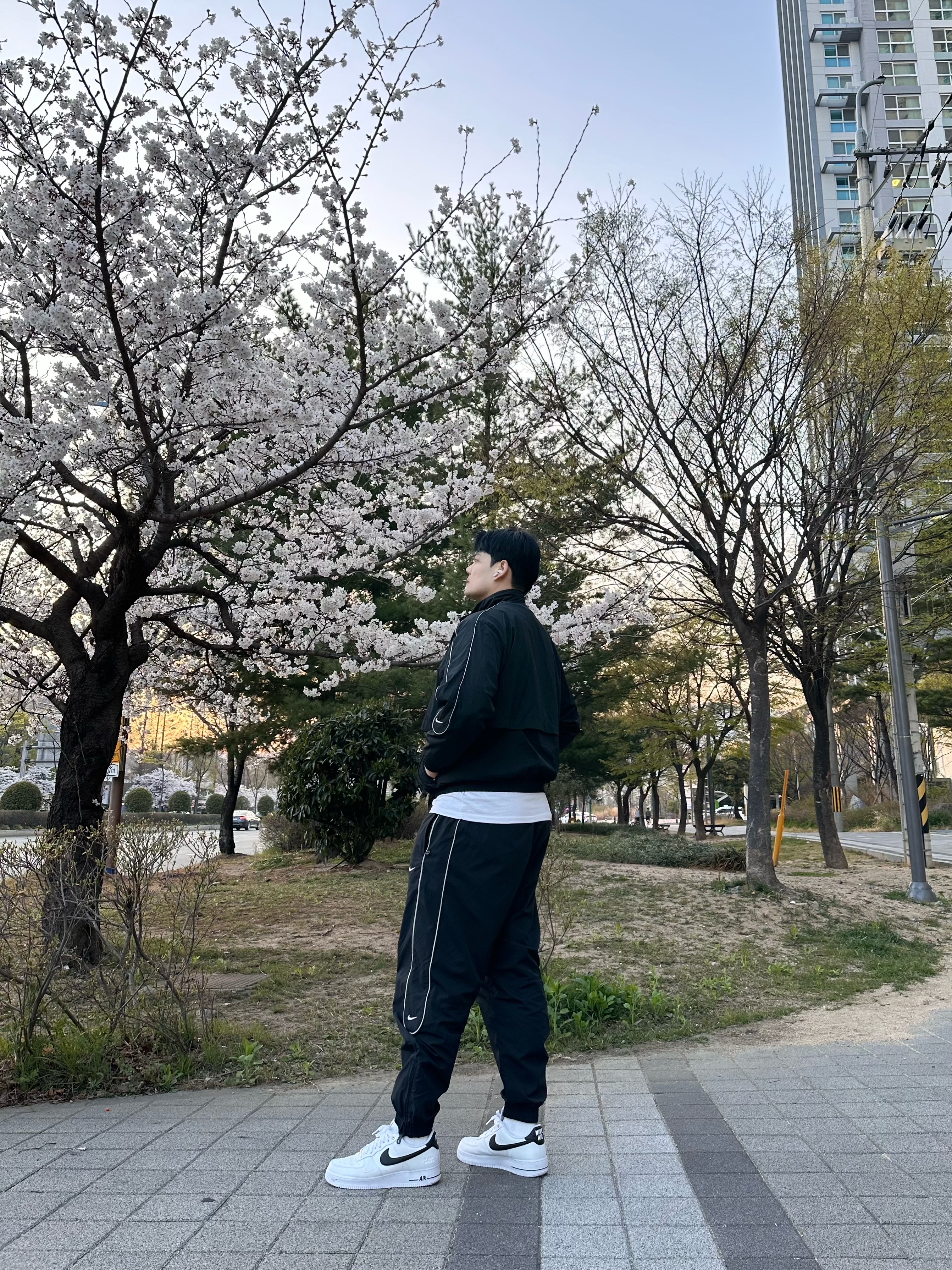 Nike Solo Swoosh Track Pants Black - Asia 착용 스타일 - 2