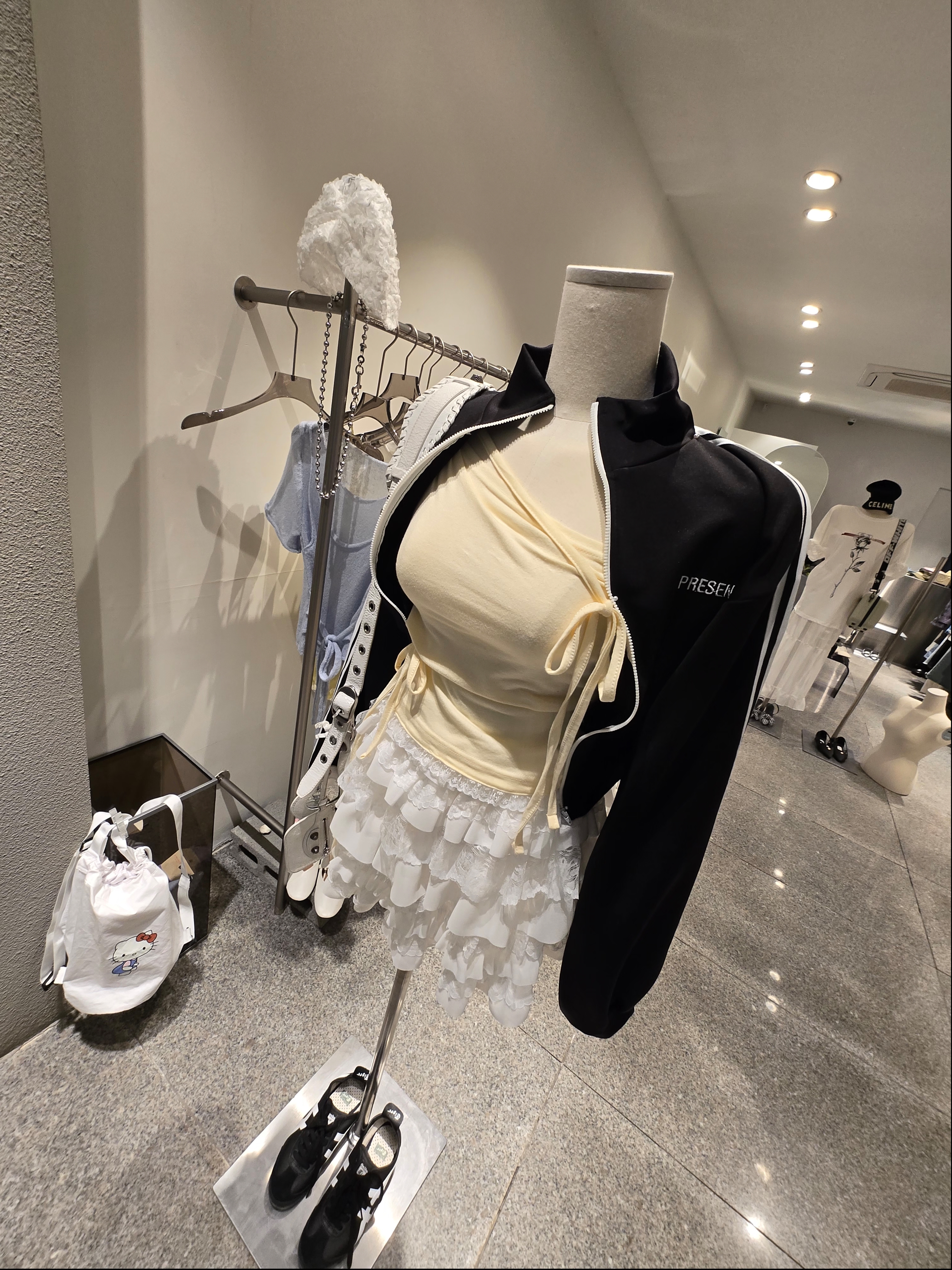 lovememonster Chic Leather Ribbon Chain Bracelet Black, Nike Everyday Essential Crew Socks White (3 Pack/Korean Ver.) 착용 스타일 - 3