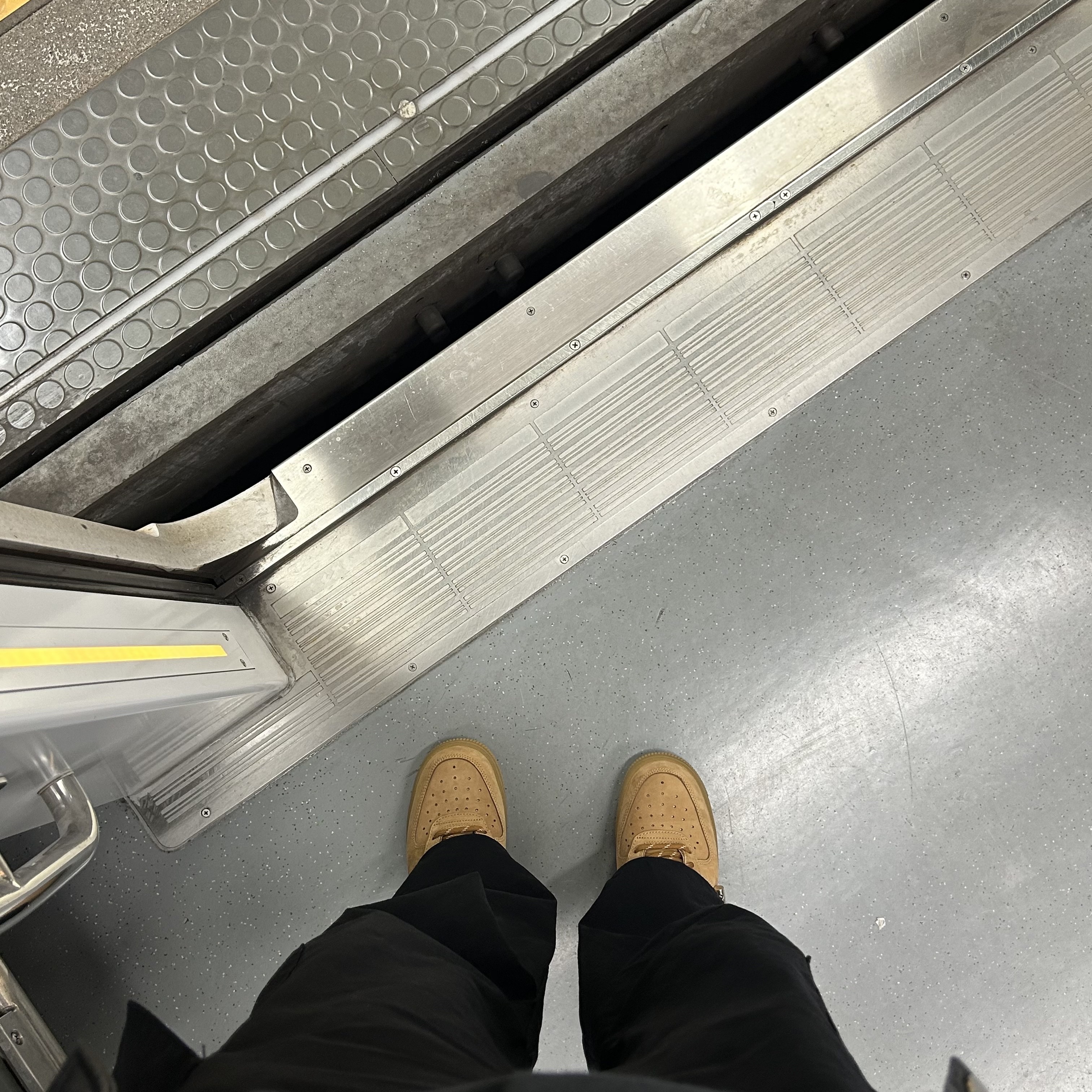 (W) Nike Air Force 1 '07 WB Flax Wheat 착용 스타일