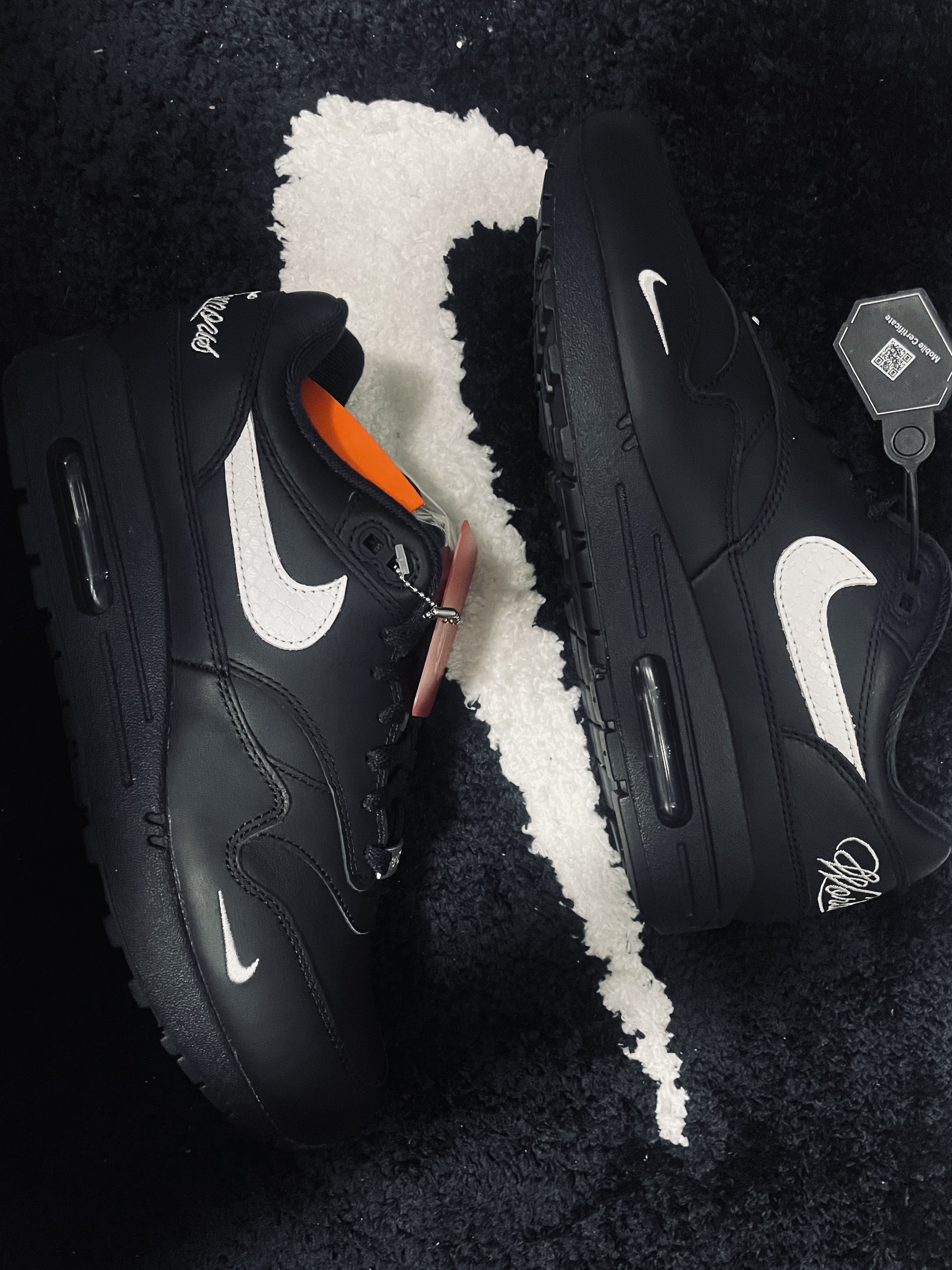 Nike x Supreme Air Max 1 '87 Black White - 25SS 착용 스타일 - 1
