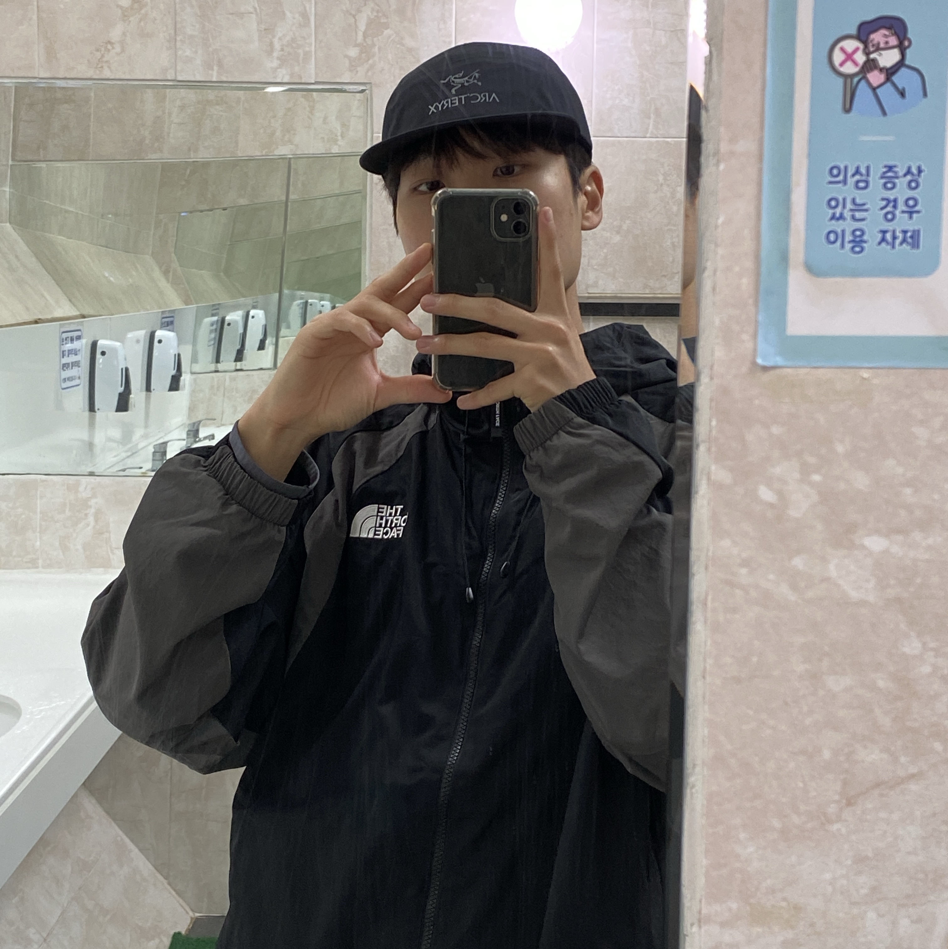 The North Face White Label Bandon Jacket Black, Salomon XT-6 Gore-Tex Black Ebony 착용 스타일 - 3