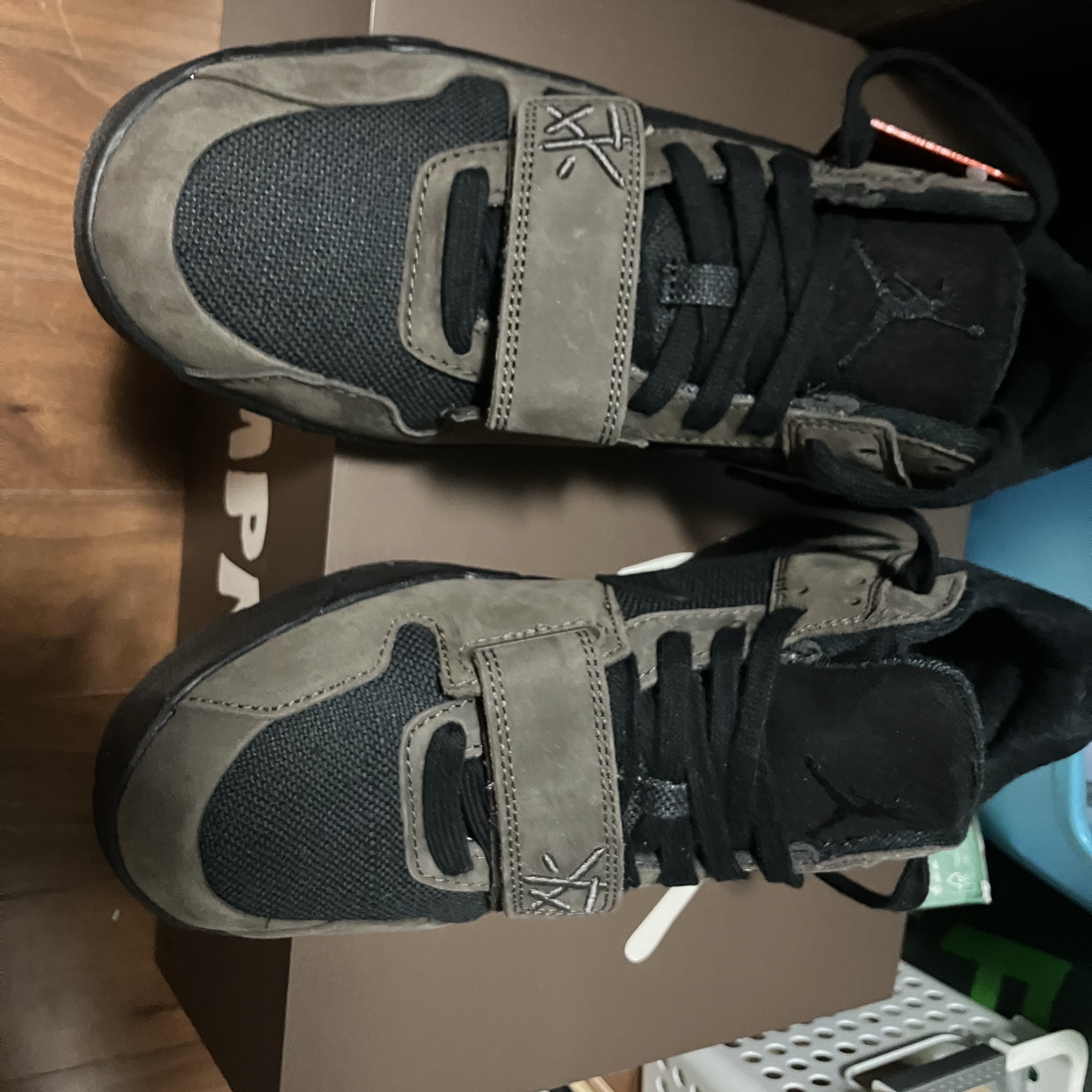 Jordan x Travis Scott Jumpman Jack TR Black and Dark Mocha 착용 스타일