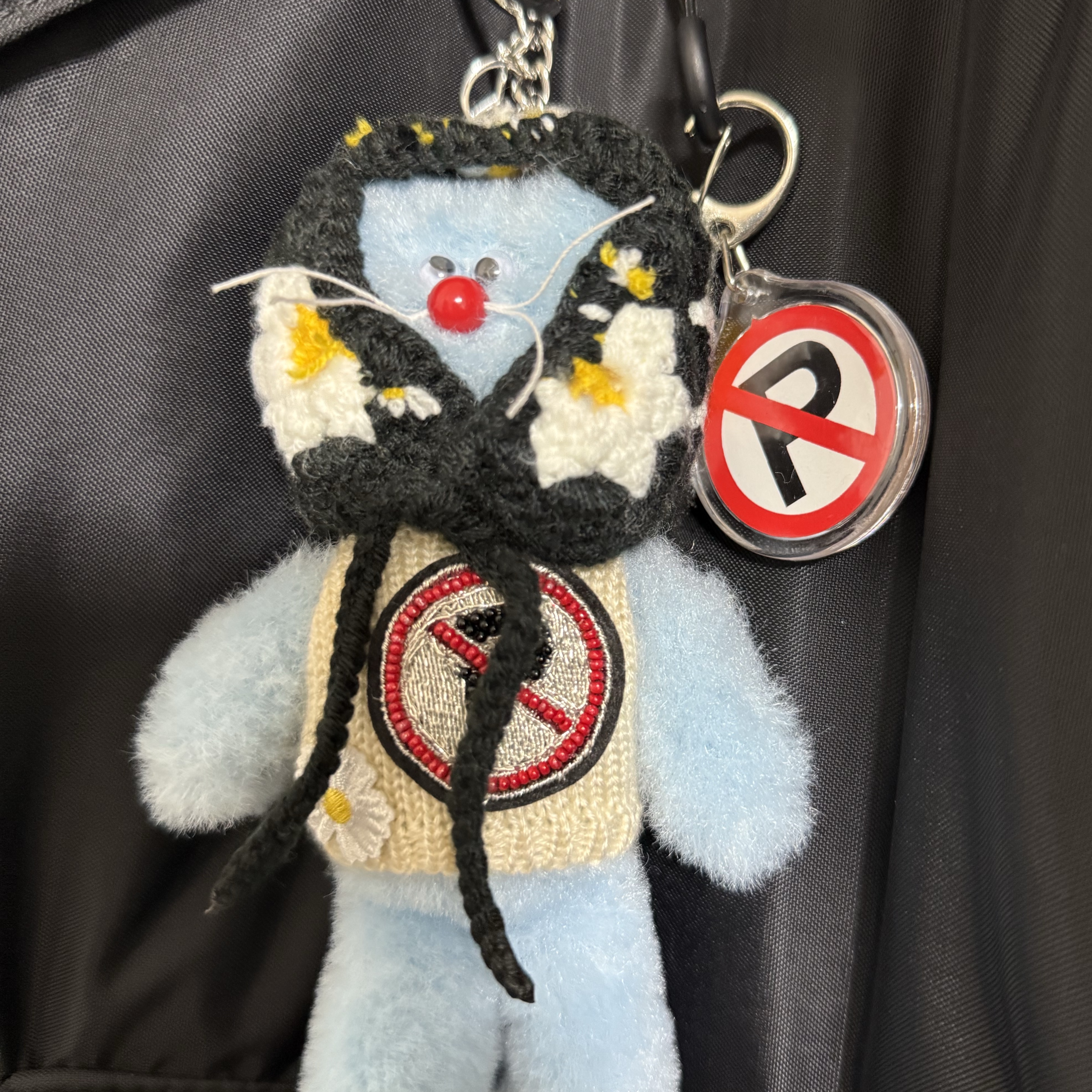 Monamhee x Peaceminusone Syhee Plush Keyring 착용 스타일