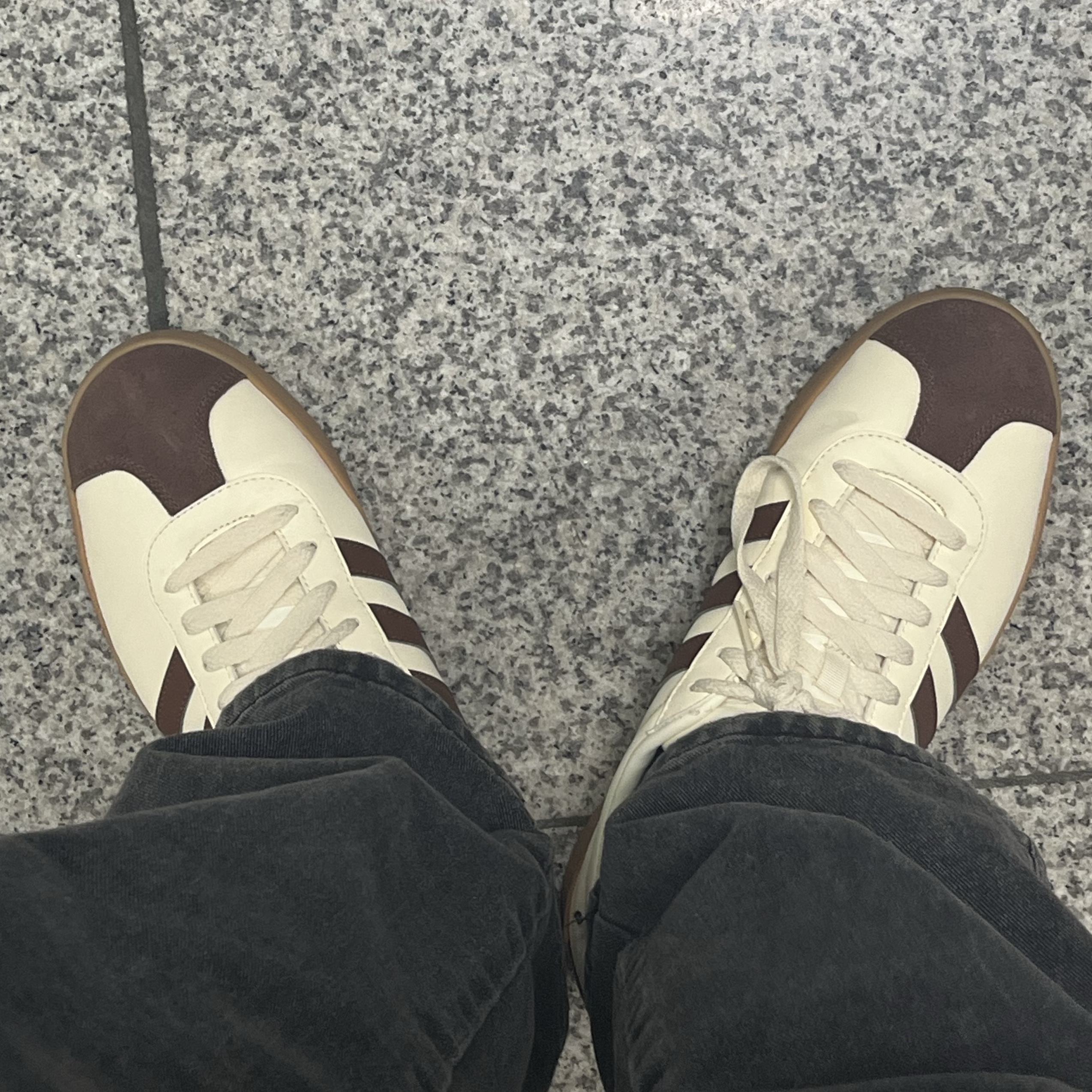 Adidas VL Court 2.0 Cream Brown 착용 스타일