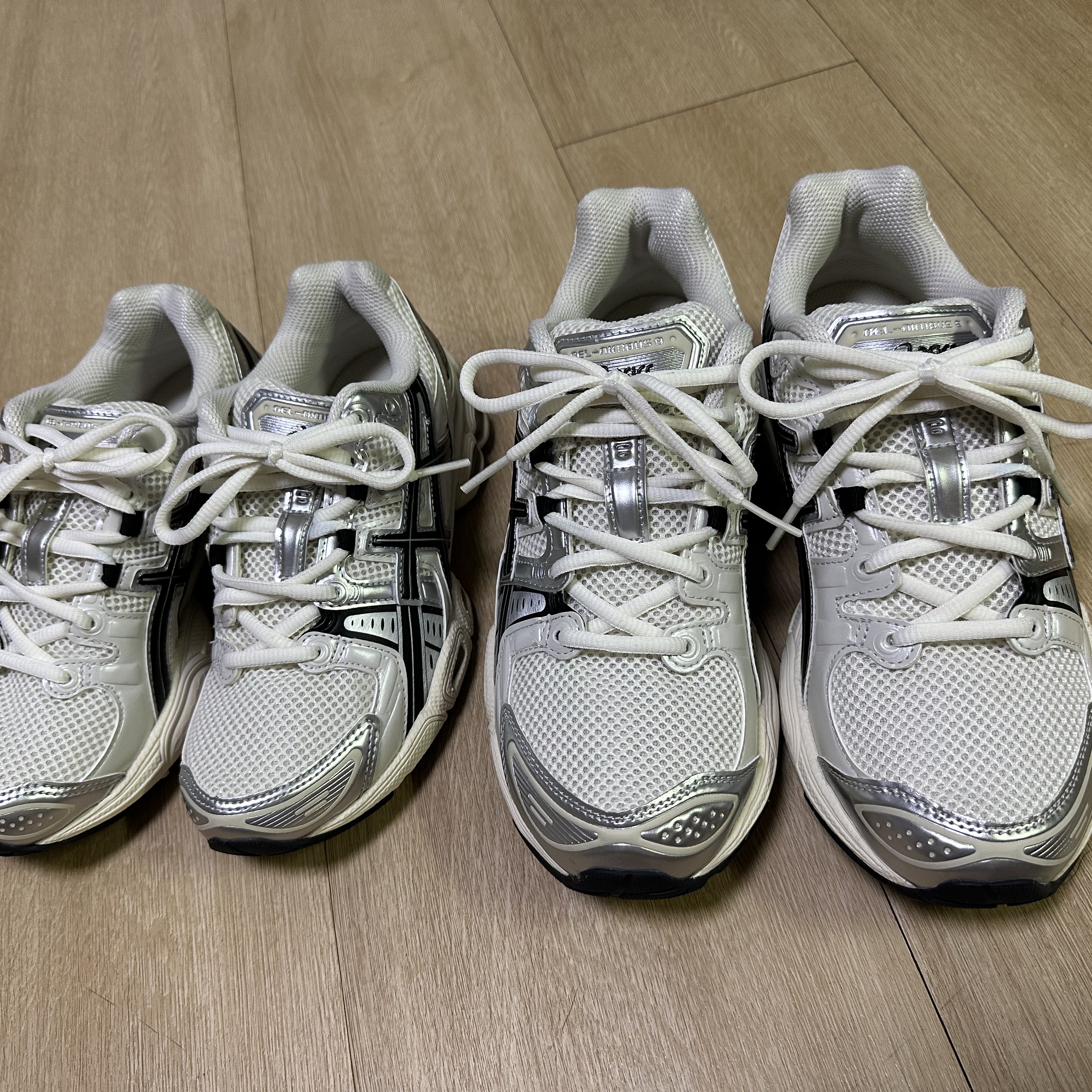Asics Gel-Nimbus 9 Cream Black 착용 스타일