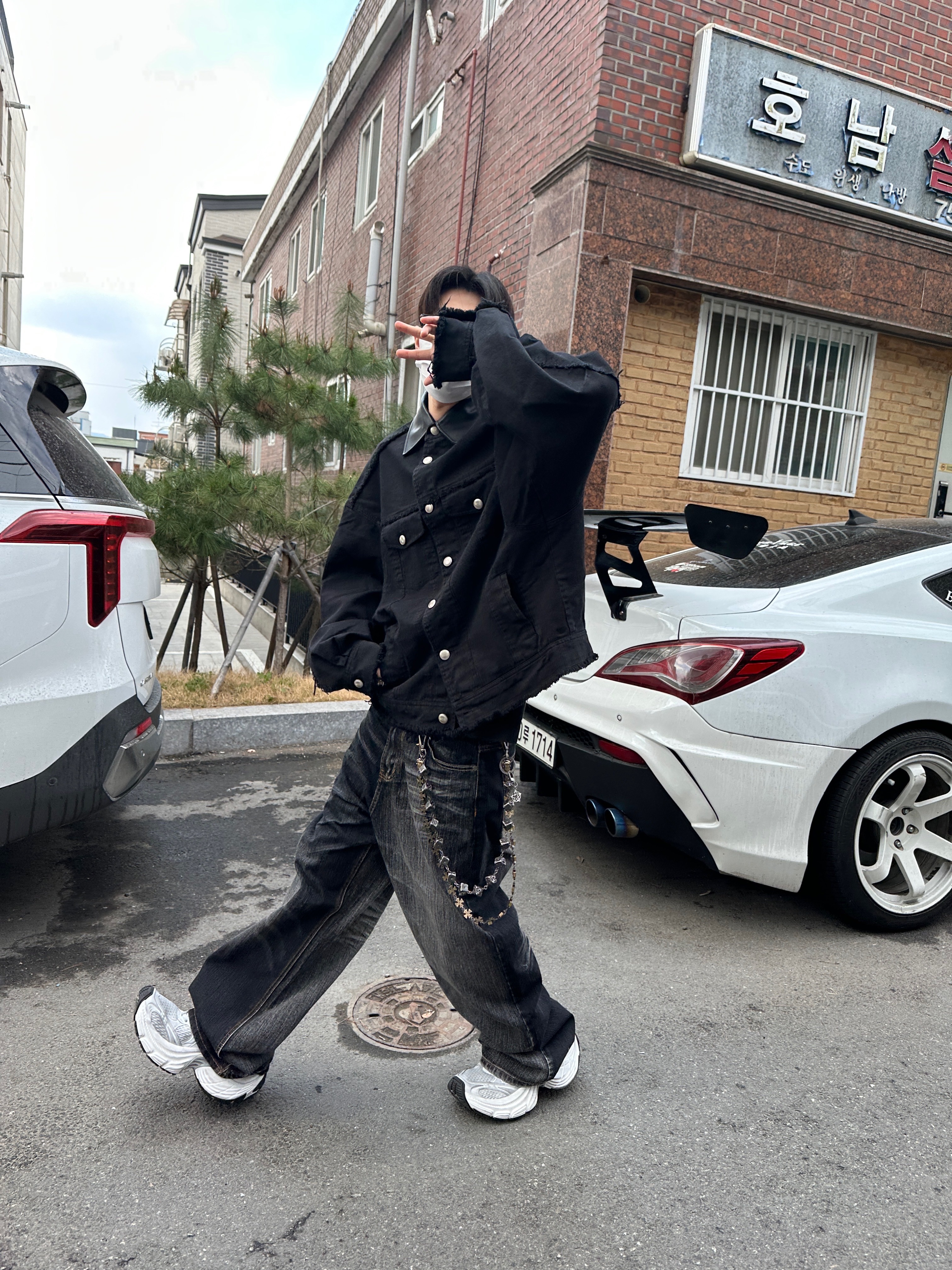 Balenciaga 10XL Sneakers White Grey Silver Black 착용 스타일 - 3