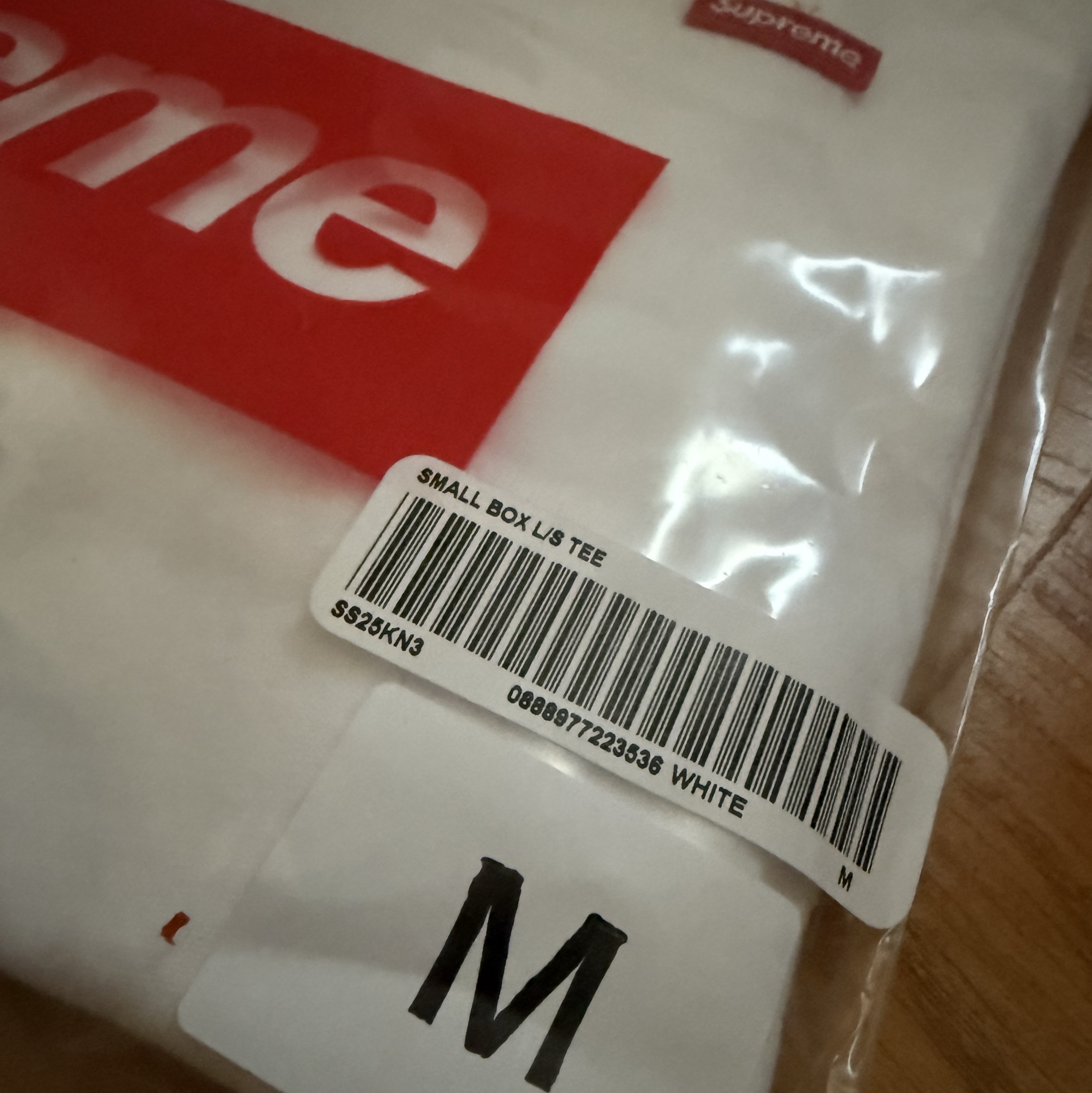 Supreme Small Box L/S T-Shirt White - 25SS, Supreme Small Box L/S T-Shirt White - 24FW 착용 스타일