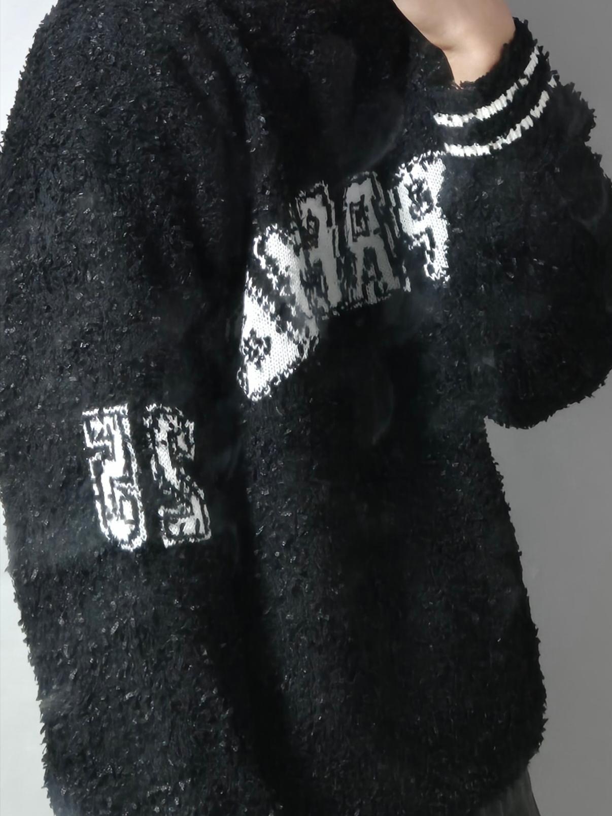 Supreme Textured Arc Sweater Black - 25SS 착용 스타일 - 1